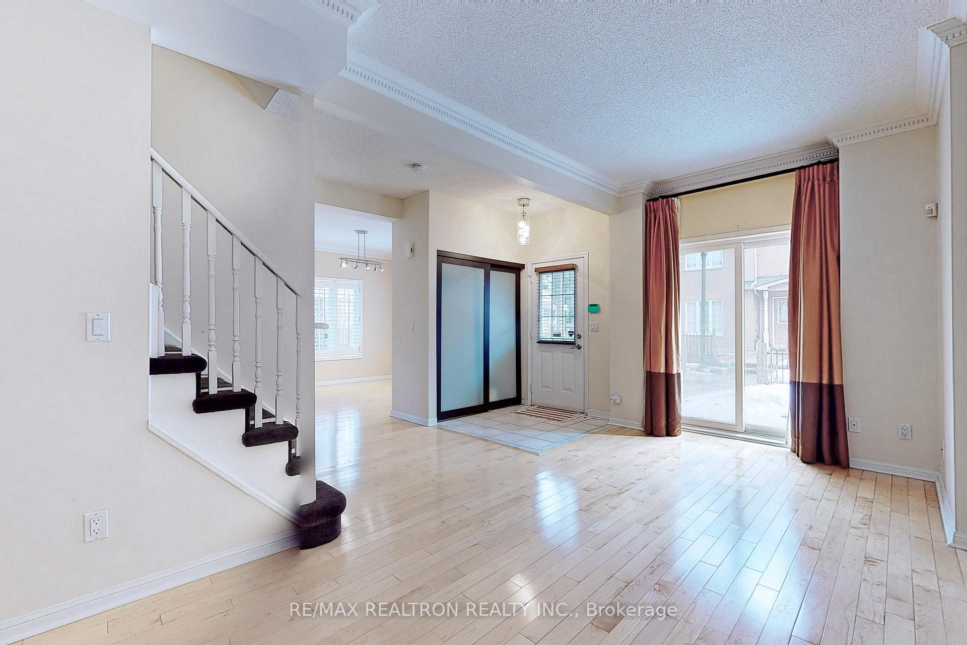 Photo 12 of Unit 7, 2 Cox Boulevard, Markham, Unionville — HOMEH