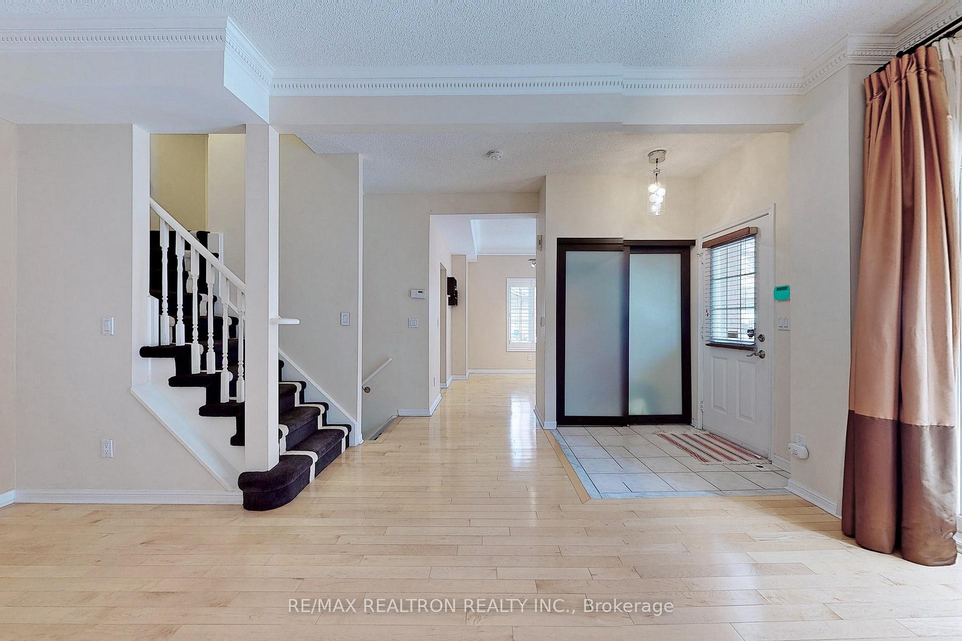 Photo 16 of Unit 7, 2 Cox Boulevard, Markham, Unionville — HOMEH