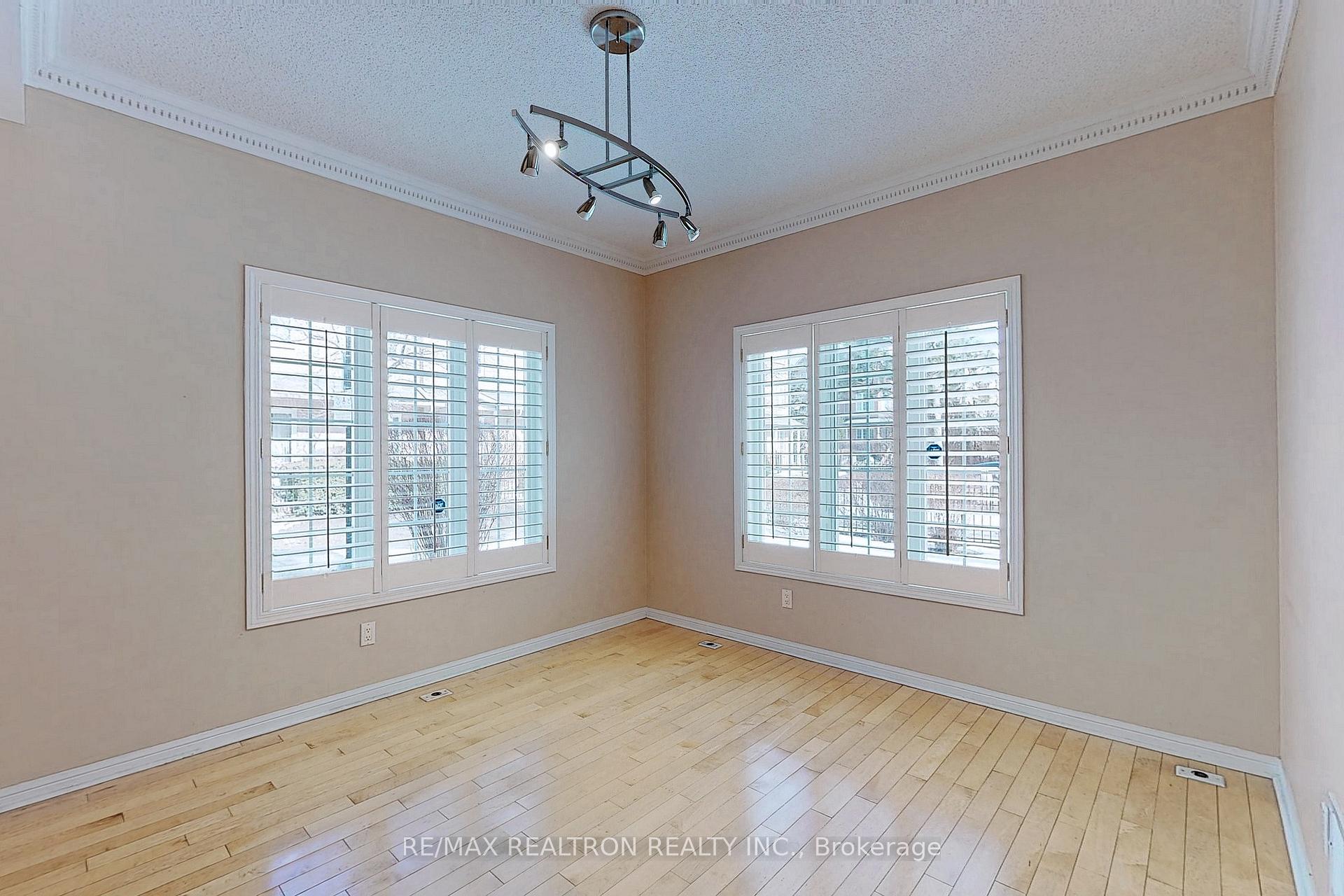 Photo 2 of Unit 7, 2 Cox Boulevard, Markham, Unionville — HOMEH