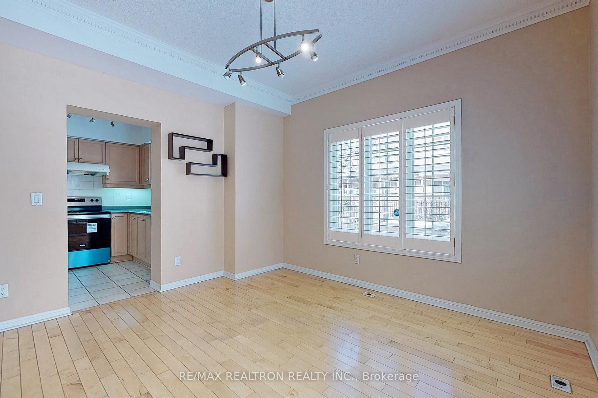Photo 9 of Unit 7, 2 Cox Boulevard, Markham, Unionville — HOMEH