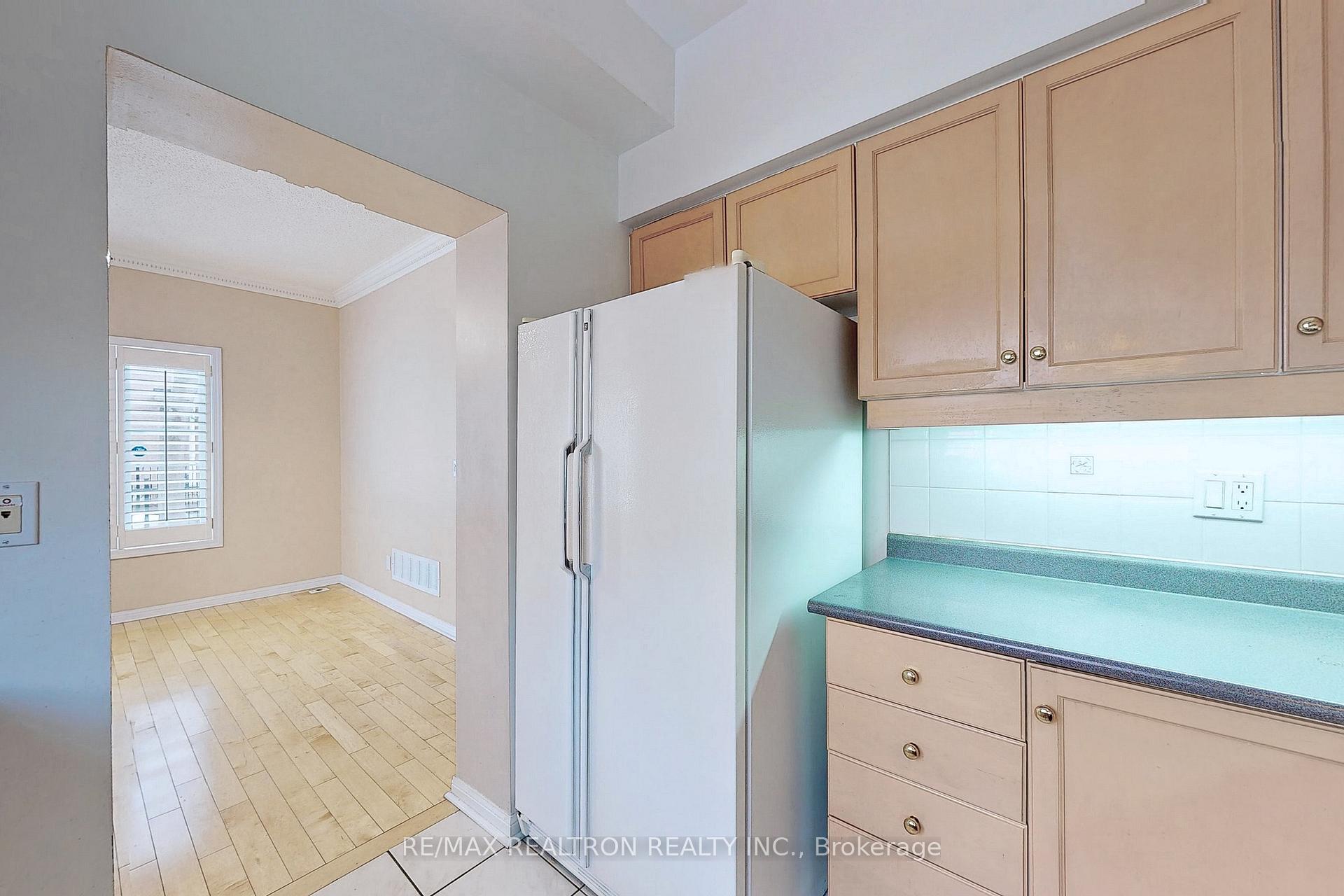 Photo 4 of Unit 7, 2 Cox Boulevard, Markham, Unionville — HOMEH