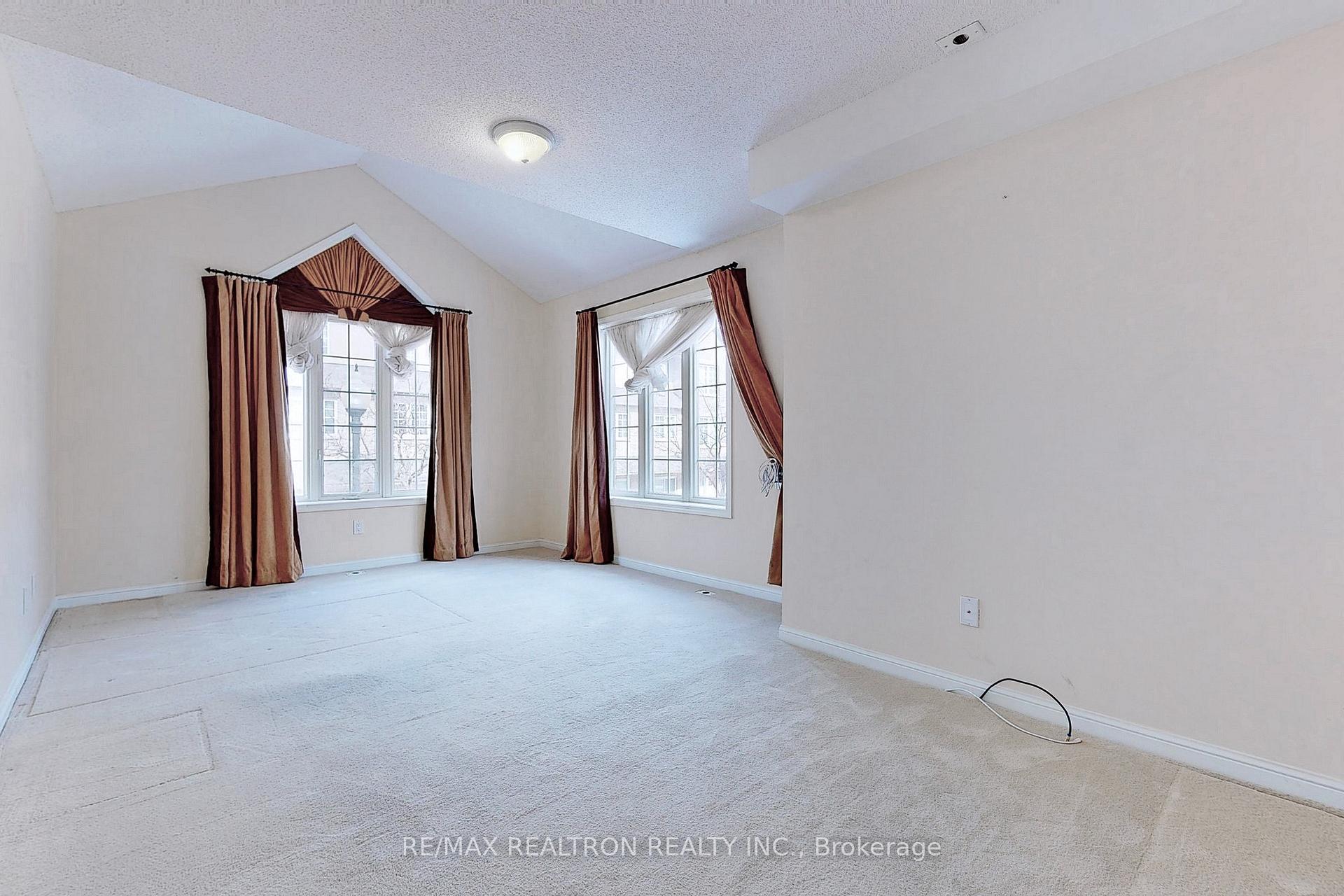 Photo 14 of Unit 7, 2 Cox Boulevard, Markham, Unionville — HOMEH