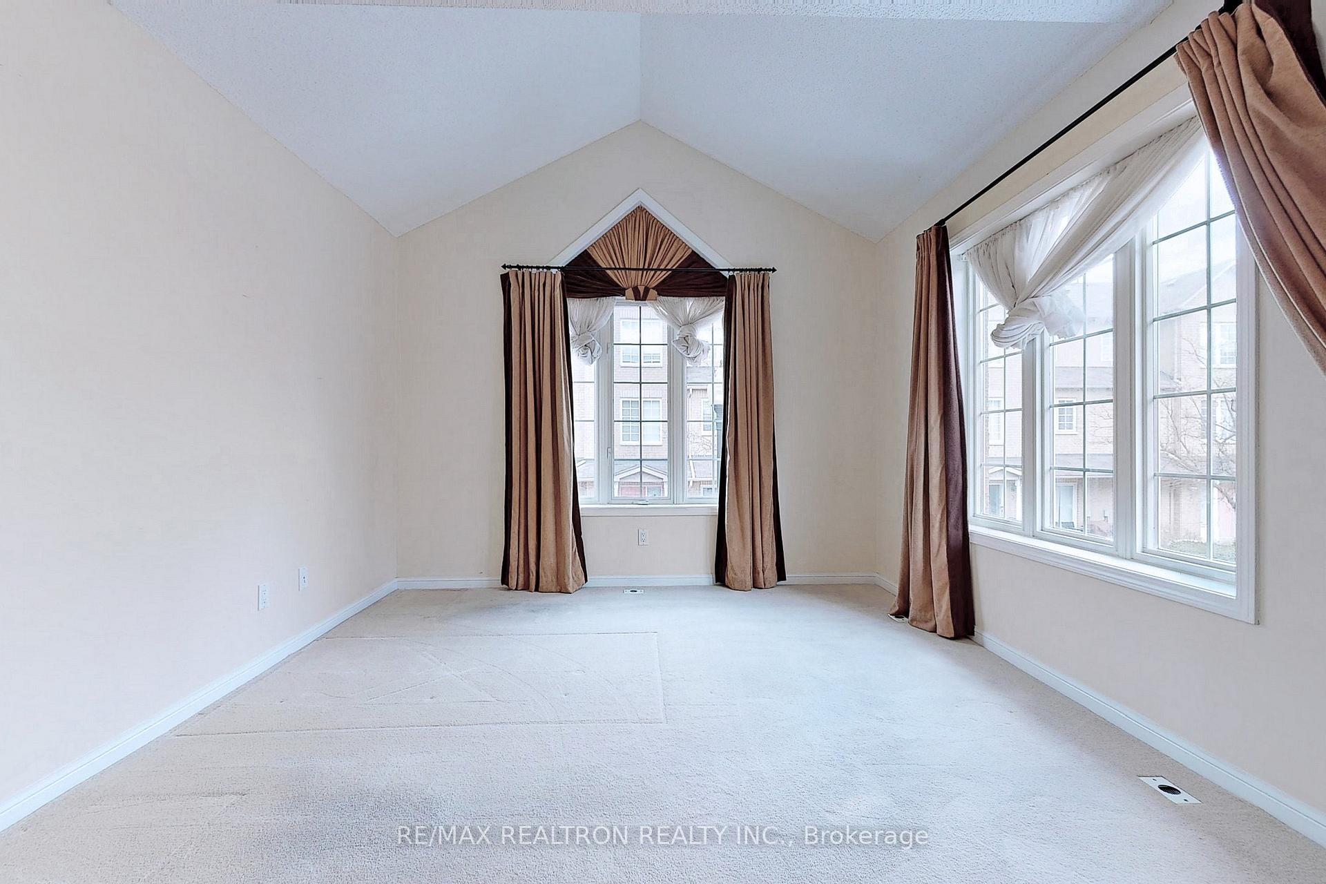 Photo 24 of Unit 7, 2 Cox Boulevard, Markham, Unionville — HOMEH