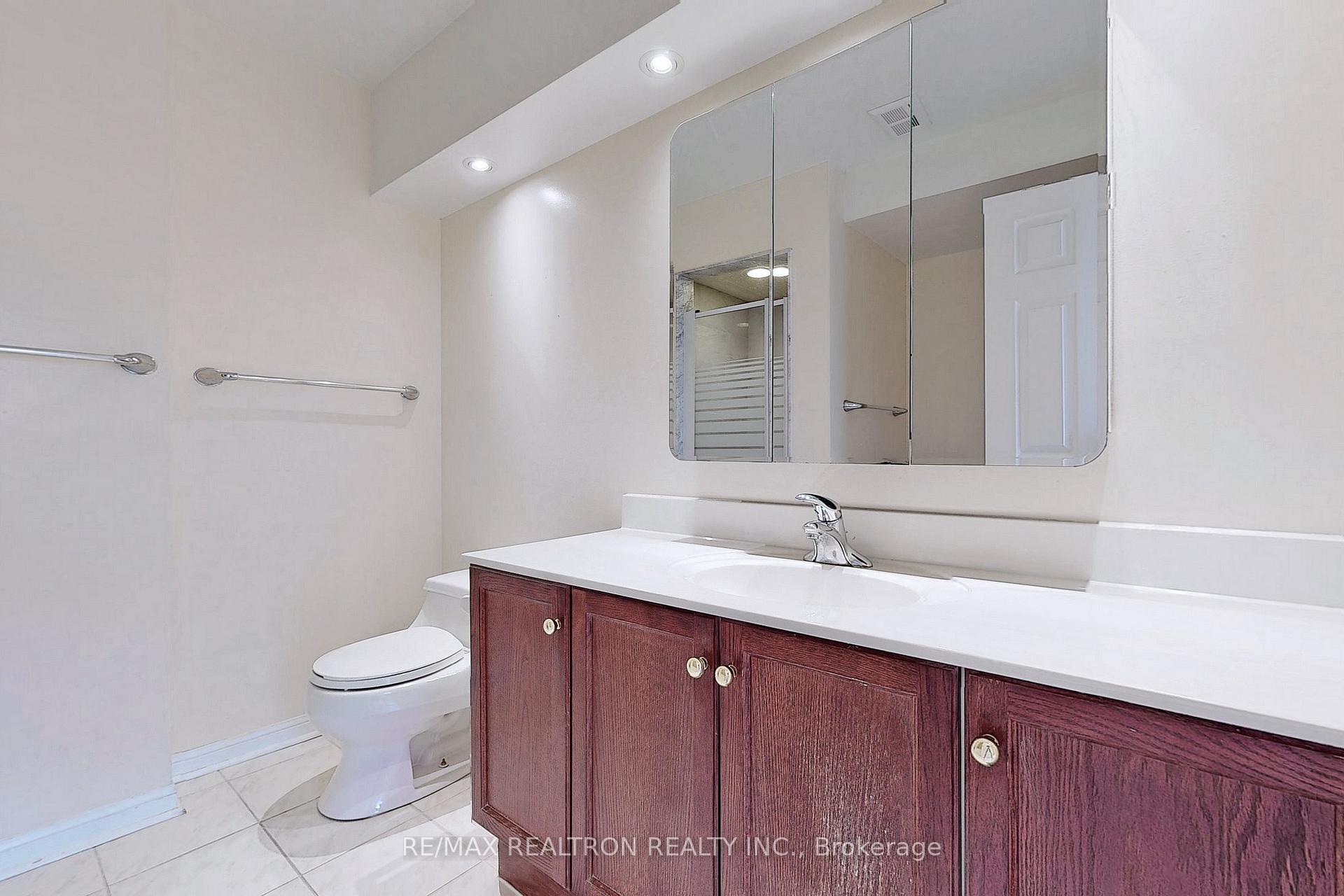 Photo 21 of Unit 7, 2 Cox Boulevard, Markham, Unionville — HOMEH