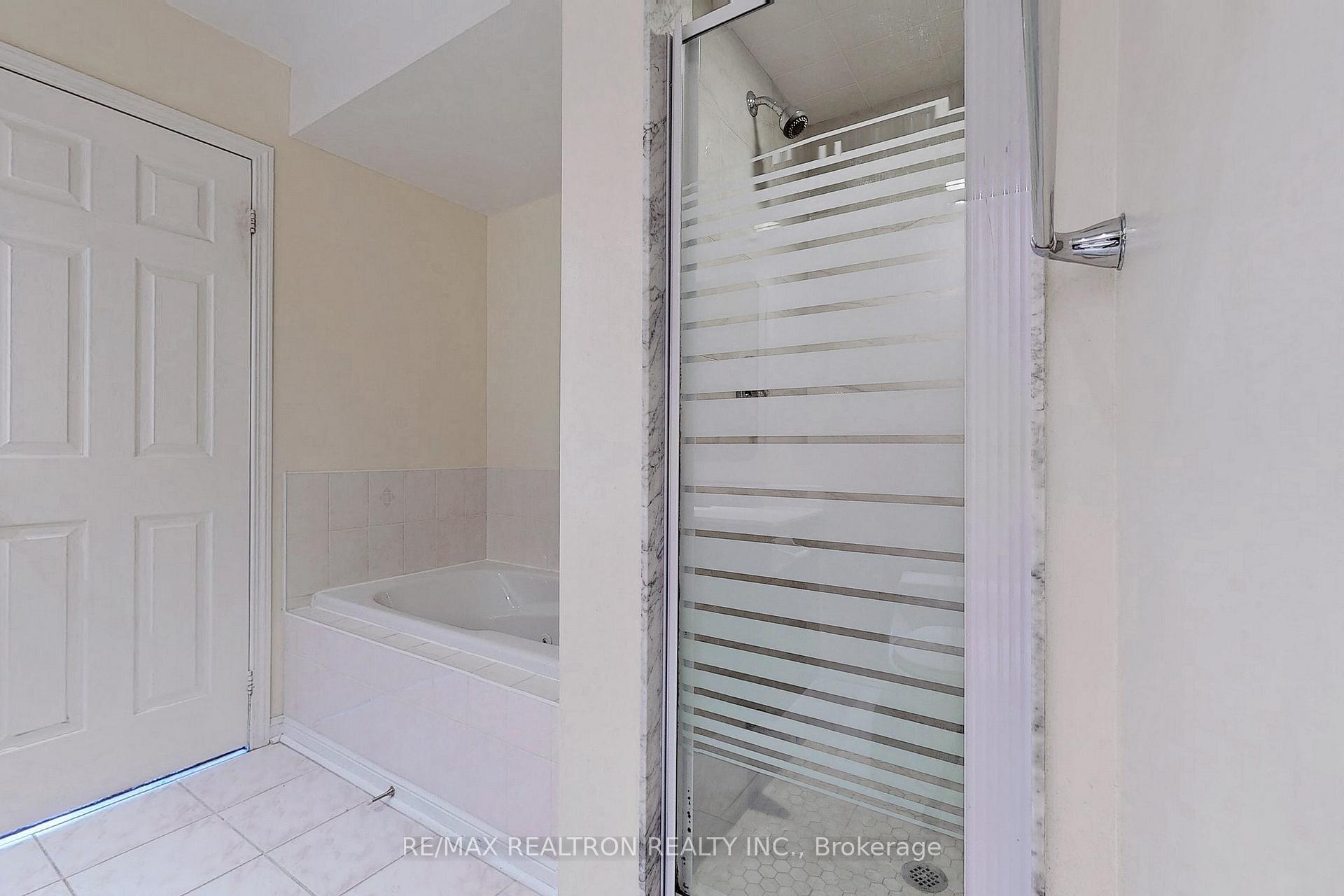 Photo 19 of Unit 7, 2 Cox Boulevard, Markham, Unionville — HOMEH
