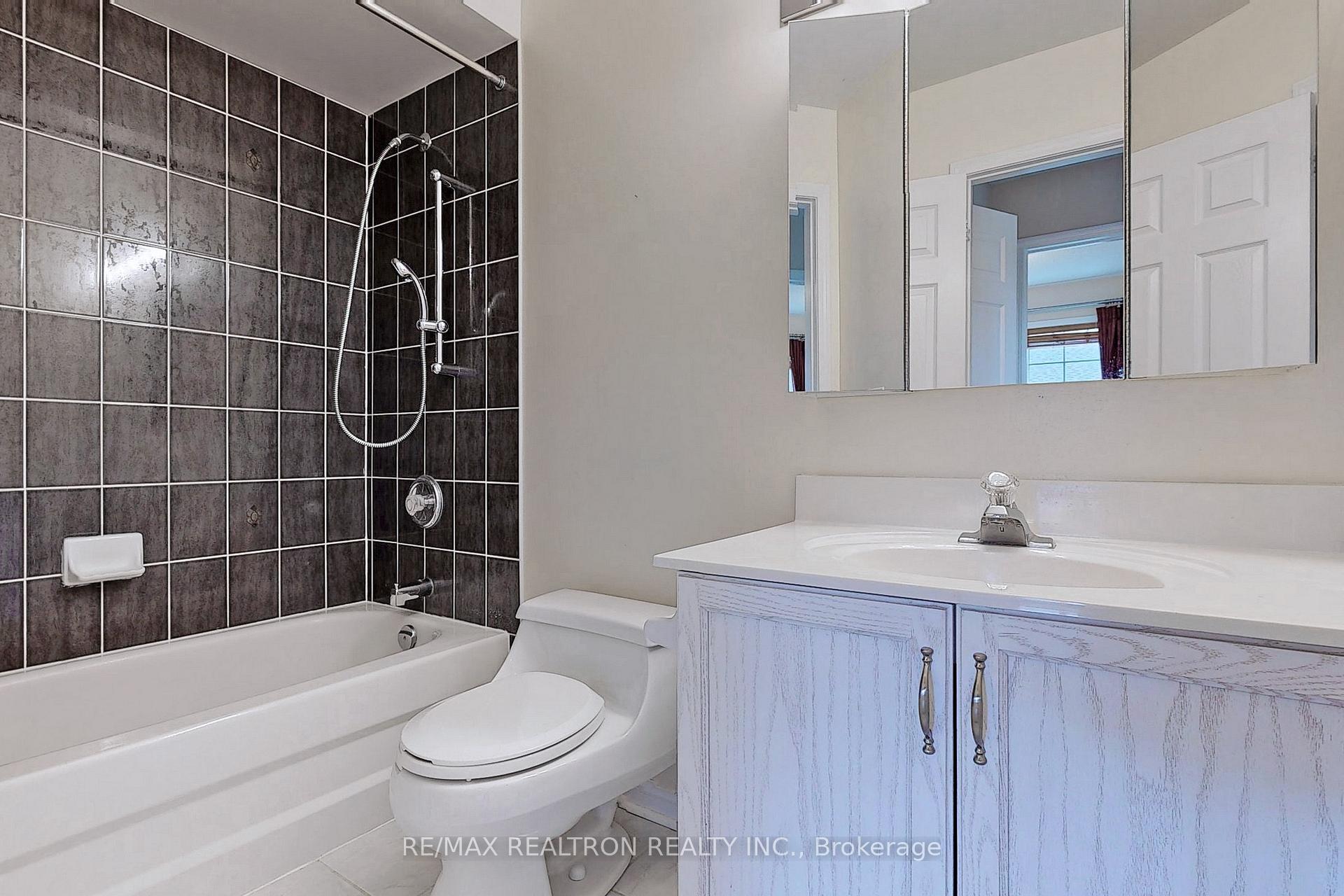 Photo 28 of Unit 7, 2 Cox Boulevard, Markham, Unionville — HOMEH