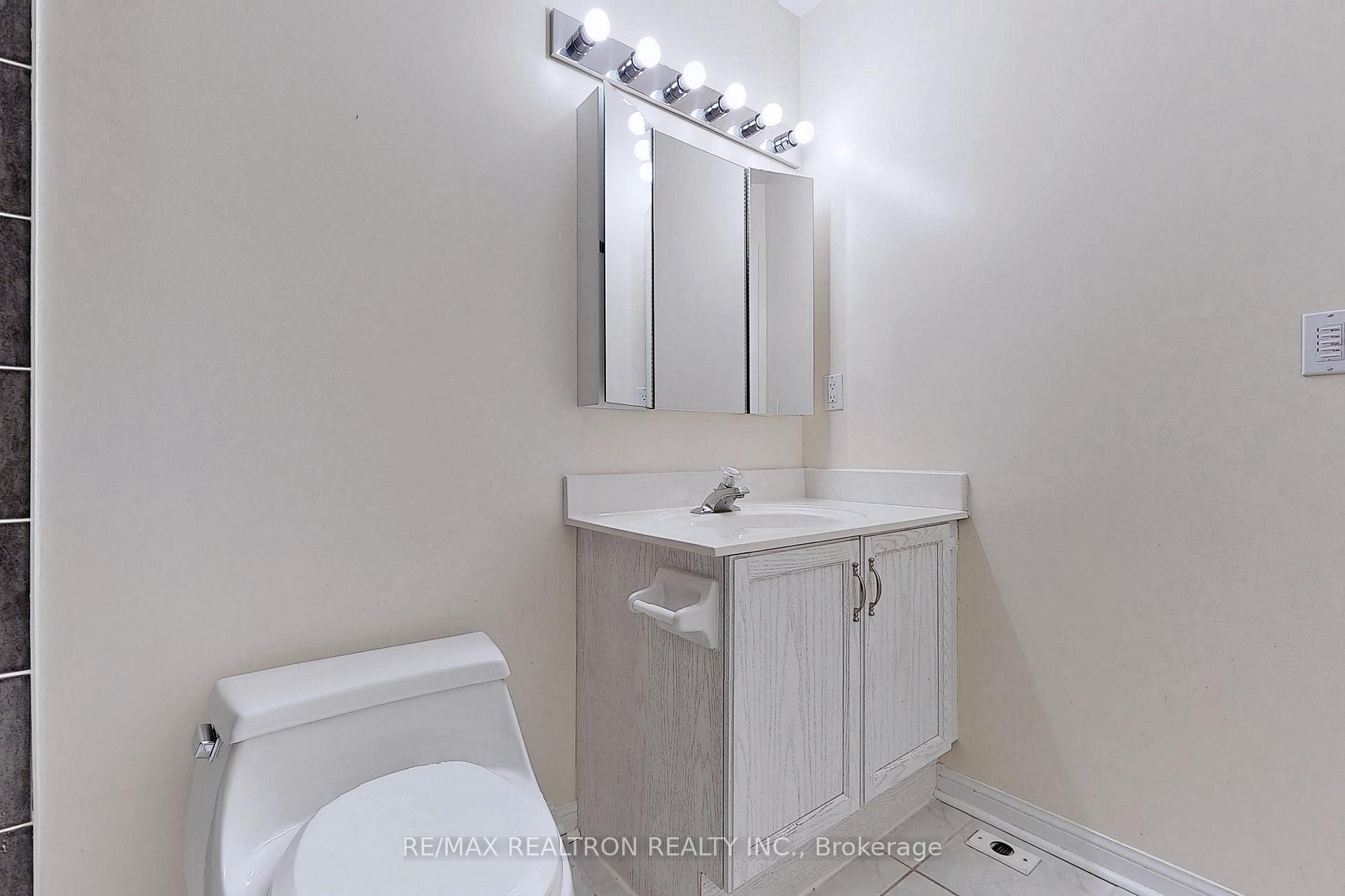 Photo 32 of Unit 7, 2 Cox Boulevard, Markham, Unionville — HOMEH