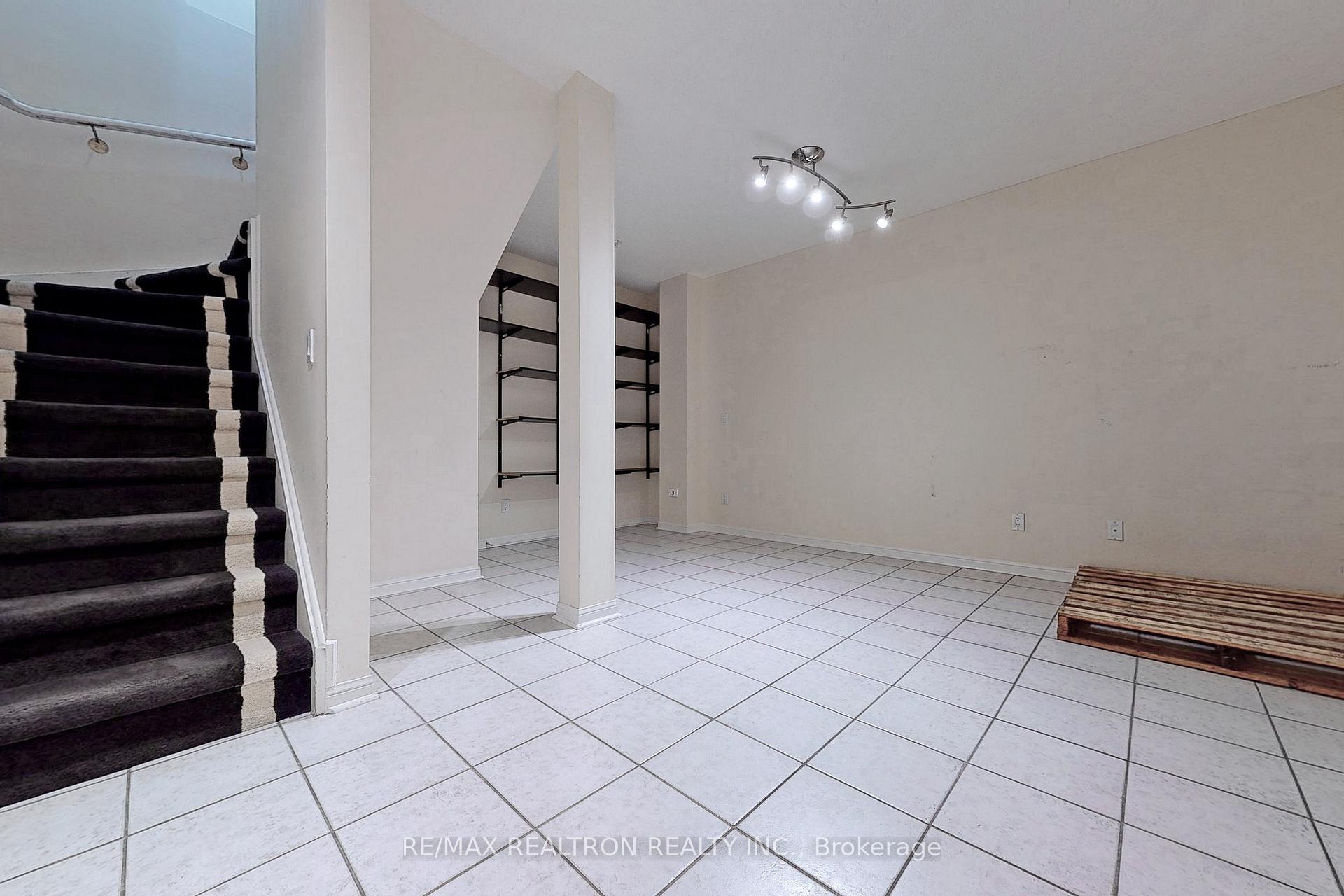 Photo 35 of Unit 7, 2 Cox Boulevard, Markham, Unionville — HOMEH