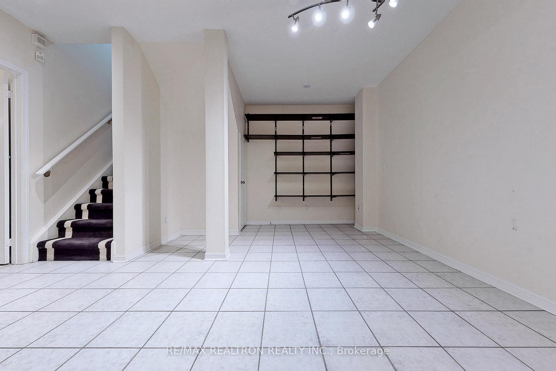 Photo 27 of Unit 7, 2 Cox Boulevard, Markham, Unionville — HOMEH