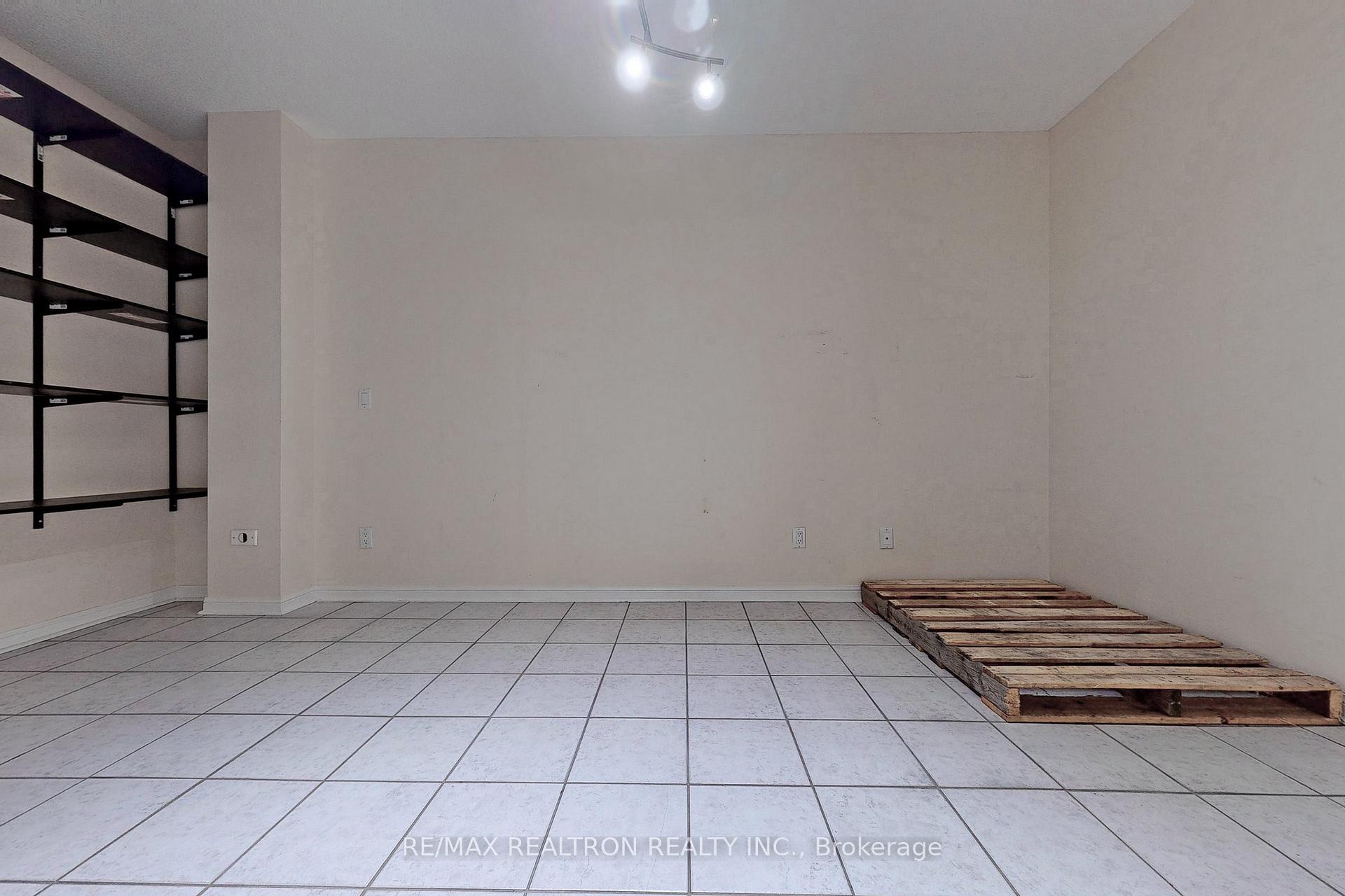 Photo 31 of Unit 7, 2 Cox Boulevard, Markham, Unionville — HOMEH