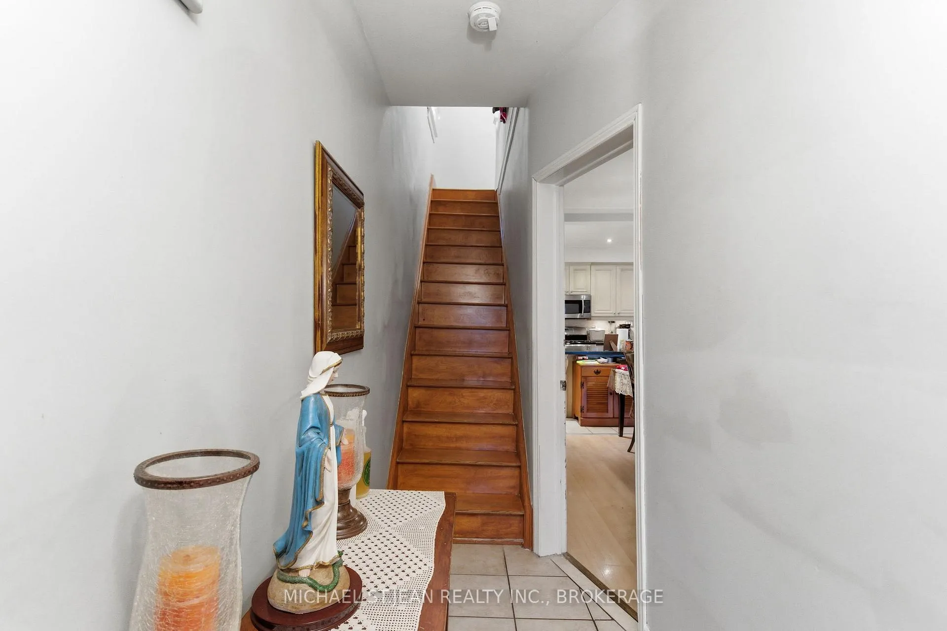 Photo 8 of 196 Avondale Street, Hamilton, Crown Point — HOMEH