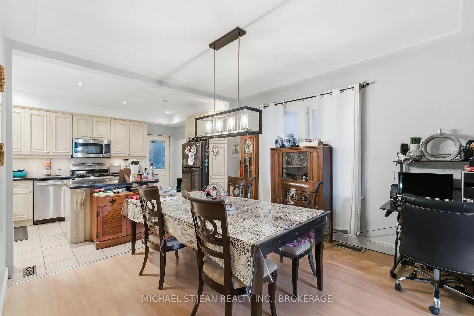 Photo 9 of 196 Avondale Street, Hamilton, Crown Point — HOMEH