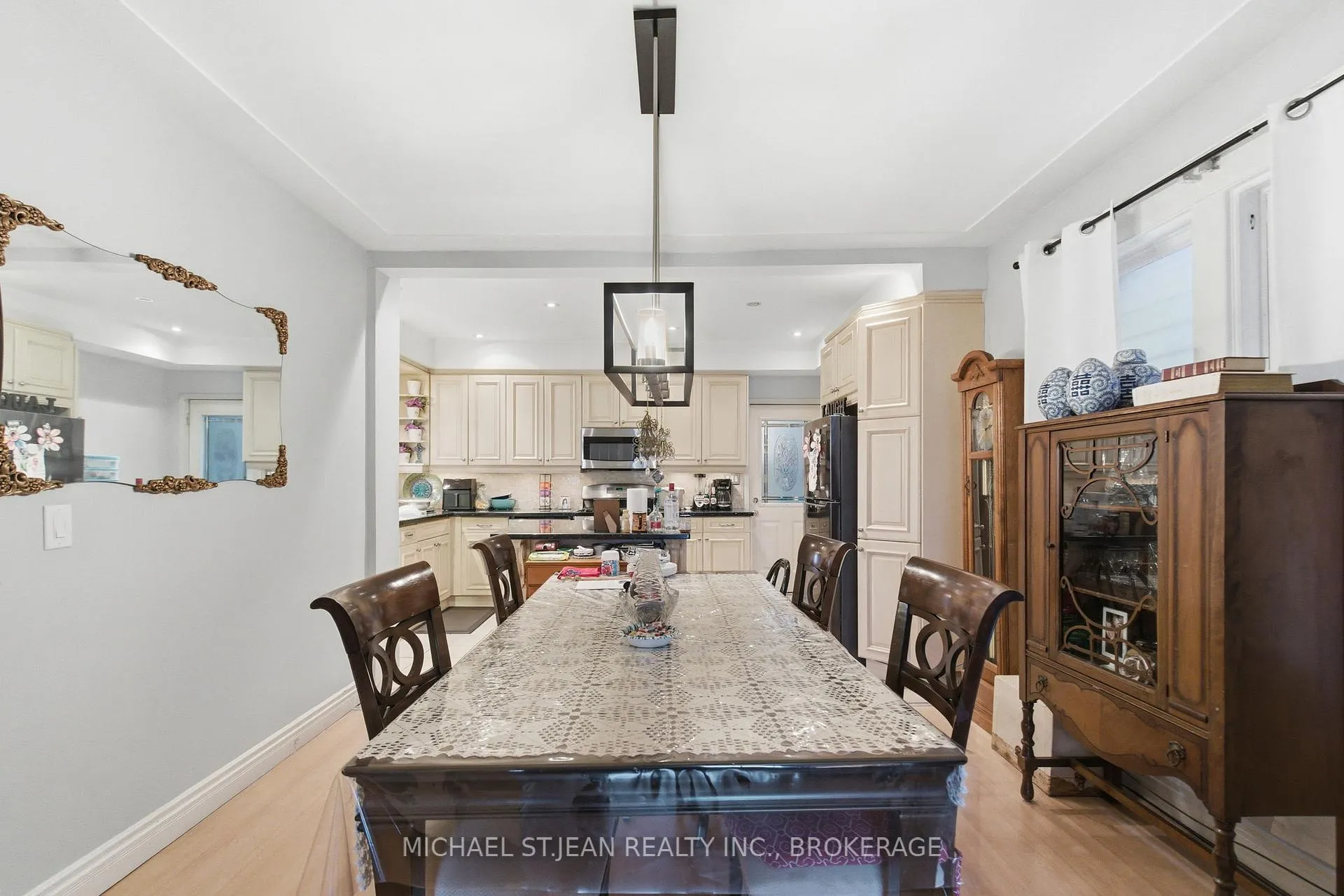 Photo 10 of 196 Avondale Street, Hamilton, Crown Point — HOMEH