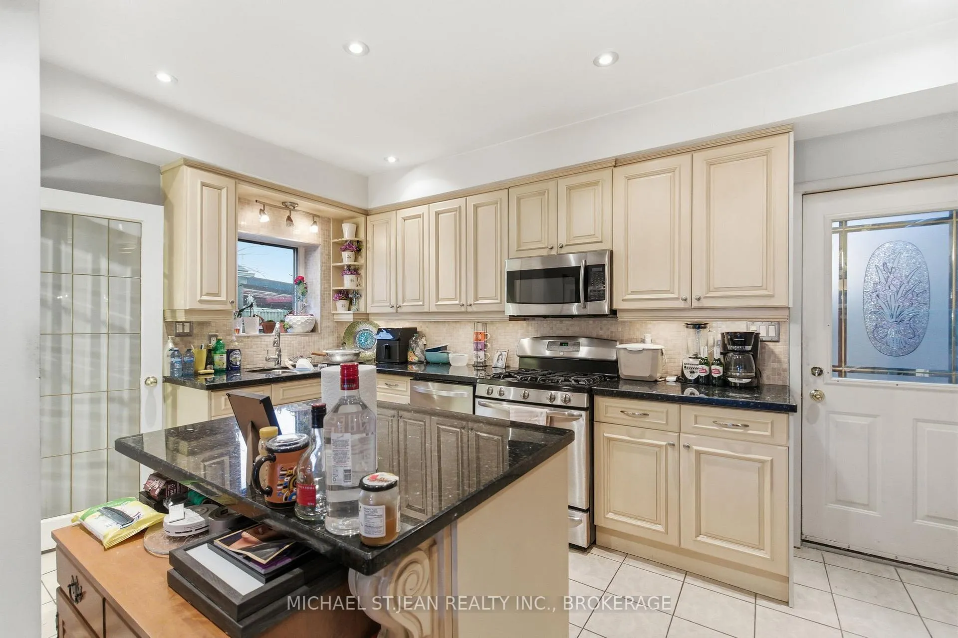 Photo 12 of 196 Avondale Street, Hamilton, Crown Point — HOMEH