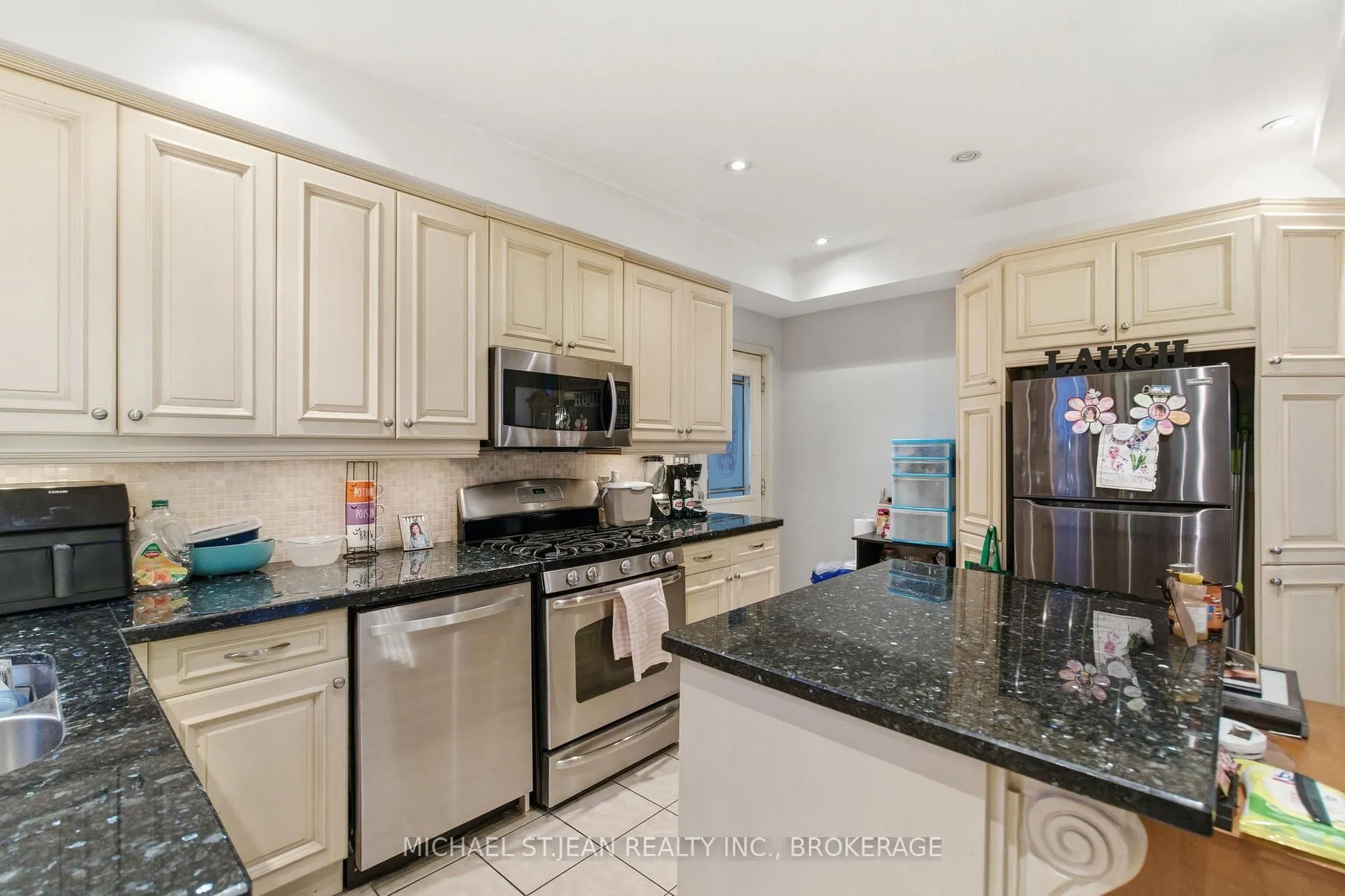 Photo 14 of 196 Avondale Street, Hamilton, Crown Point — HOMEH