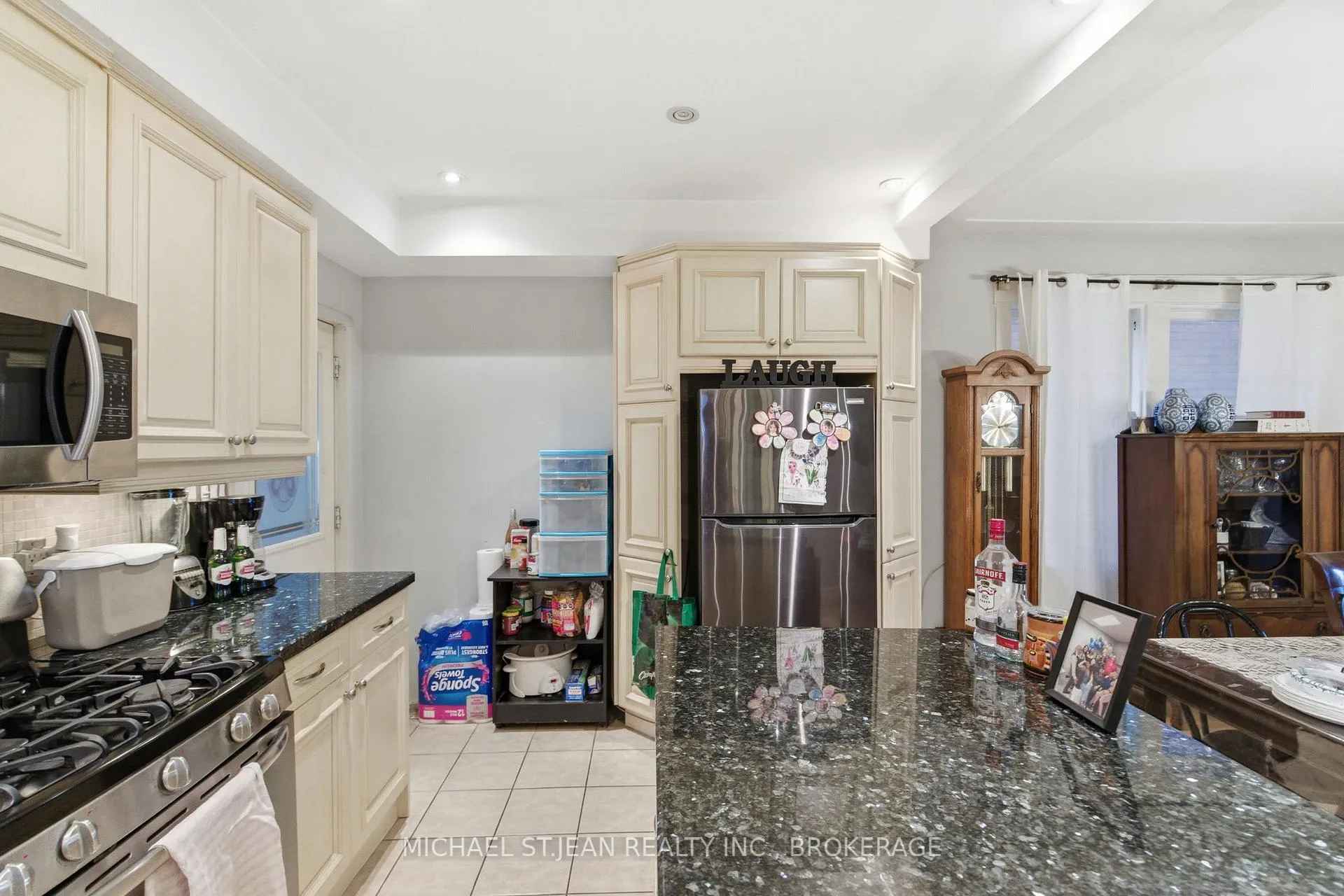 Photo 15 of 196 Avondale Street, Hamilton, Crown Point — HOMEH