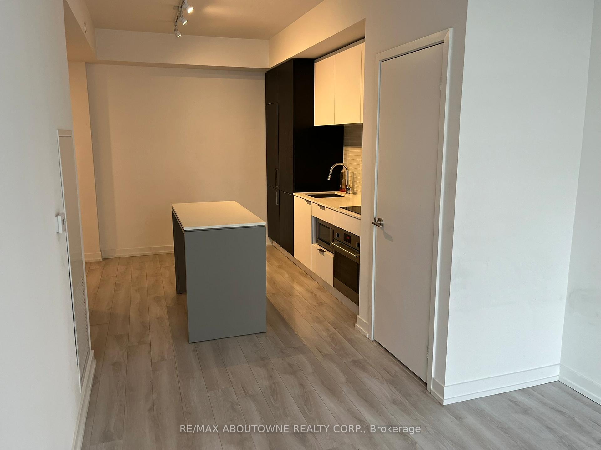 Photo 3 of Unit 1509, 33 Helendale Avenue, Toronto, Yonge-Eglinton — HOMEH