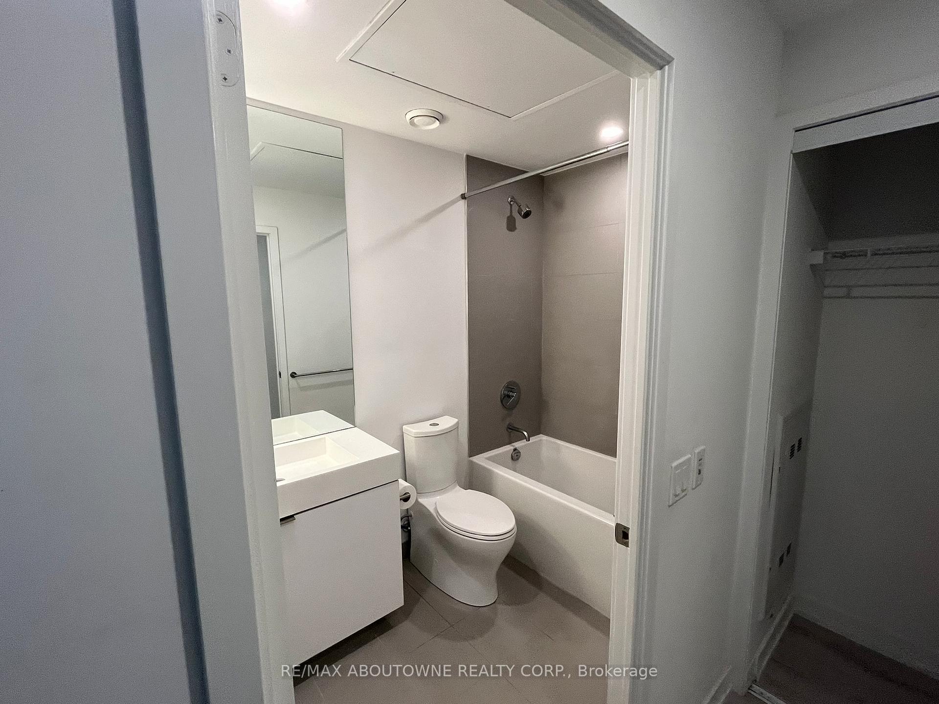 Photo 5 of Unit 1509, 33 Helendale Avenue, Toronto, Yonge-Eglinton — HOMEH