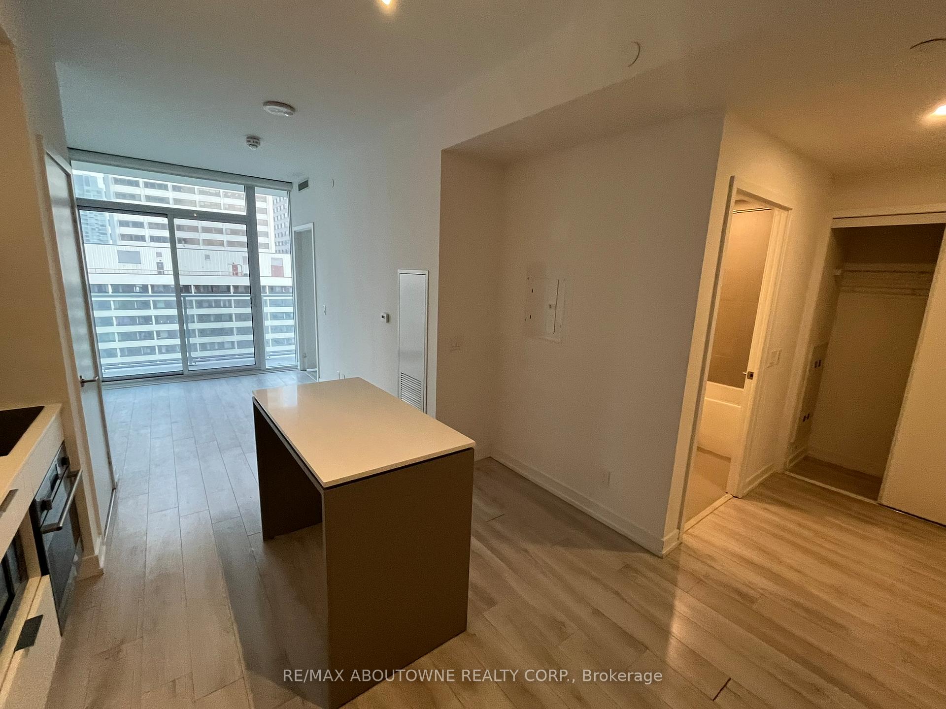 Photo 10 of Unit 1509, 33 Helendale Avenue, Toronto, Yonge-Eglinton — HOMEH