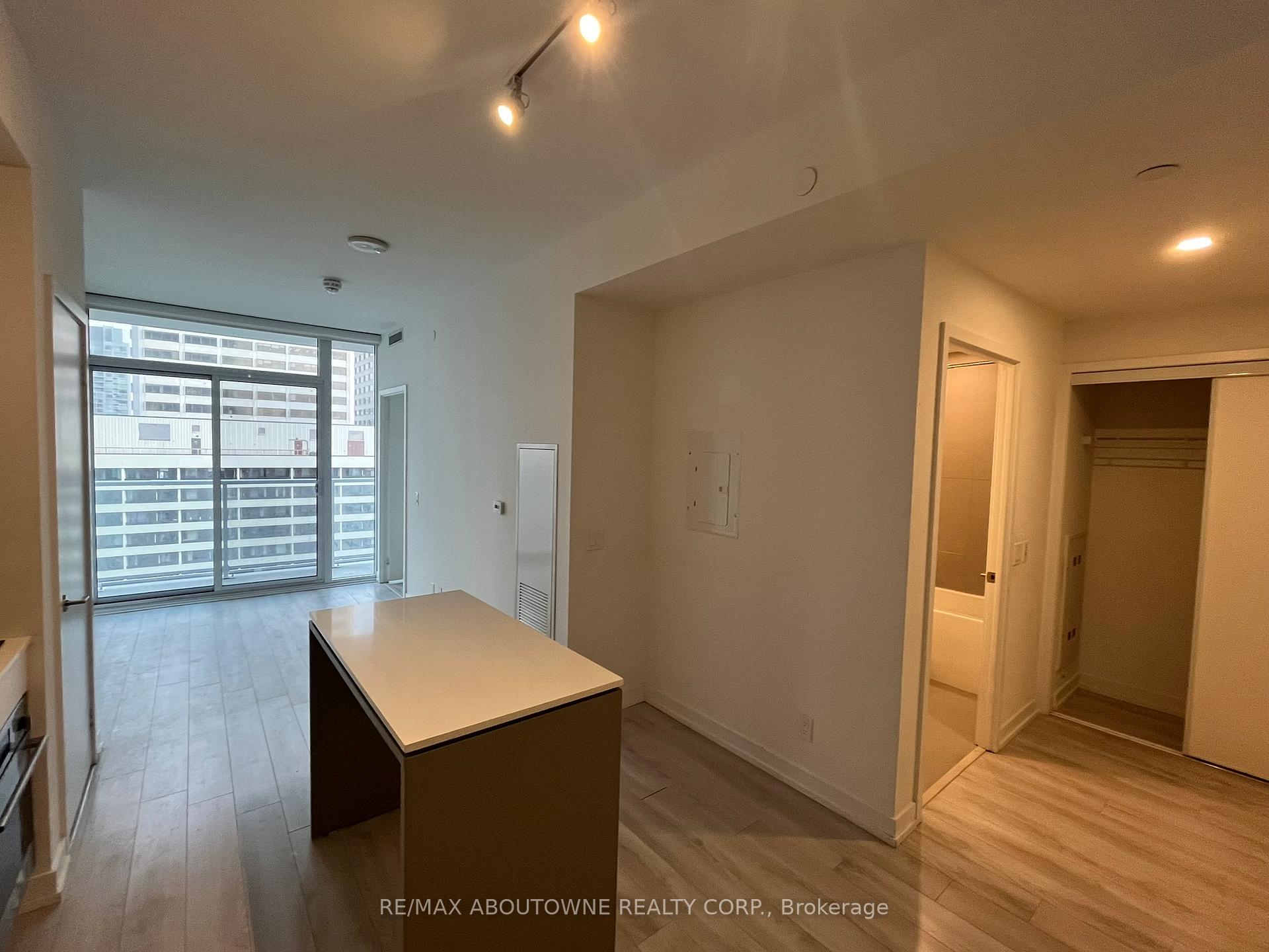 Photo 12 of Unit 1509, 33 Helendale Avenue, Toronto, Yonge-Eglinton — HOMEH