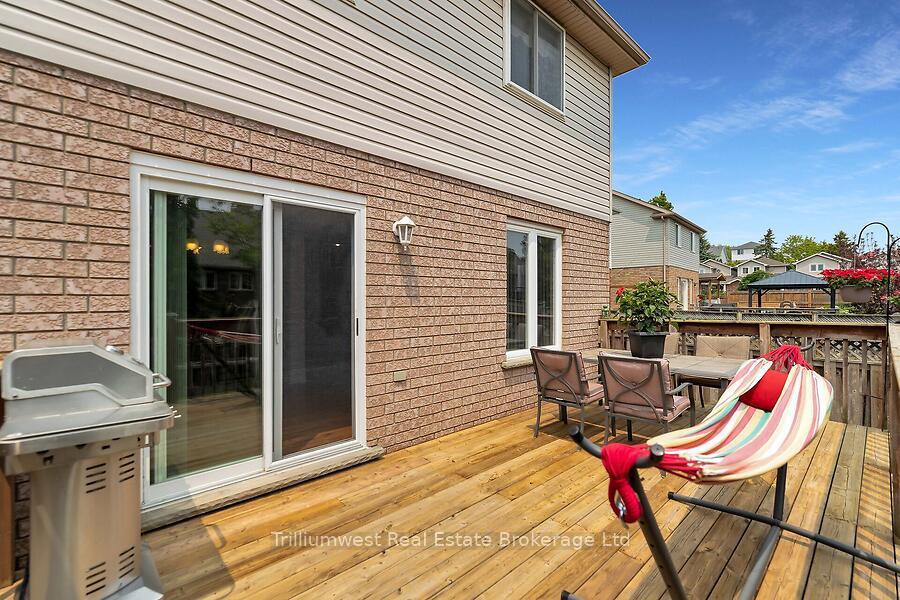 Photo 4 of 105 Southcreek Trail, Guelph, Kortright West — HOMEH