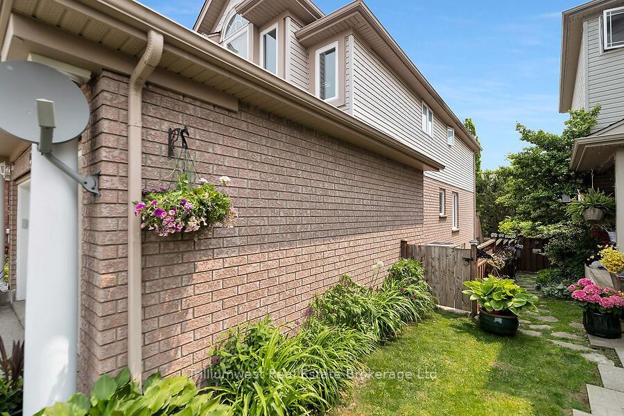 Photo 6 of 105 Southcreek Trail, Guelph, Kortright West — HOMEH