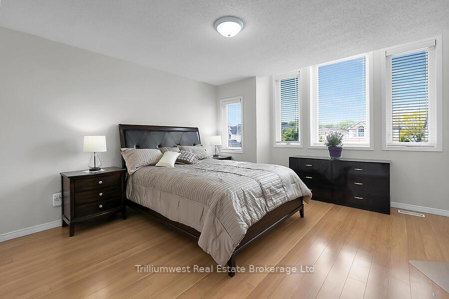 Photo 16 of 105 Southcreek Trail, Guelph, Kortright West — HOMEH