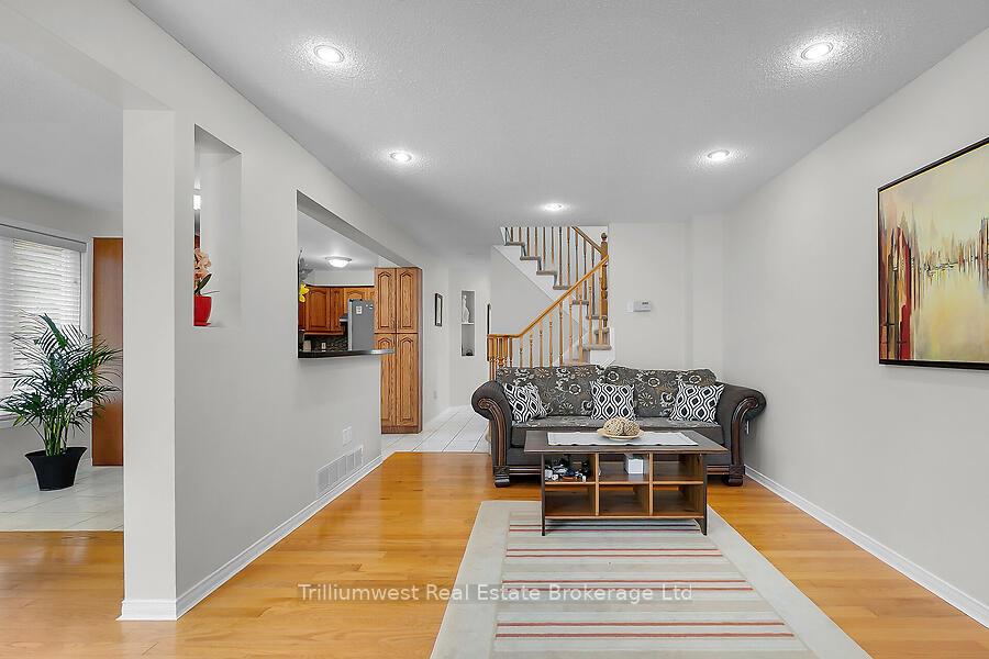 Photo 23 of 105 Southcreek Trail, Guelph, Kortright West — HOMEH