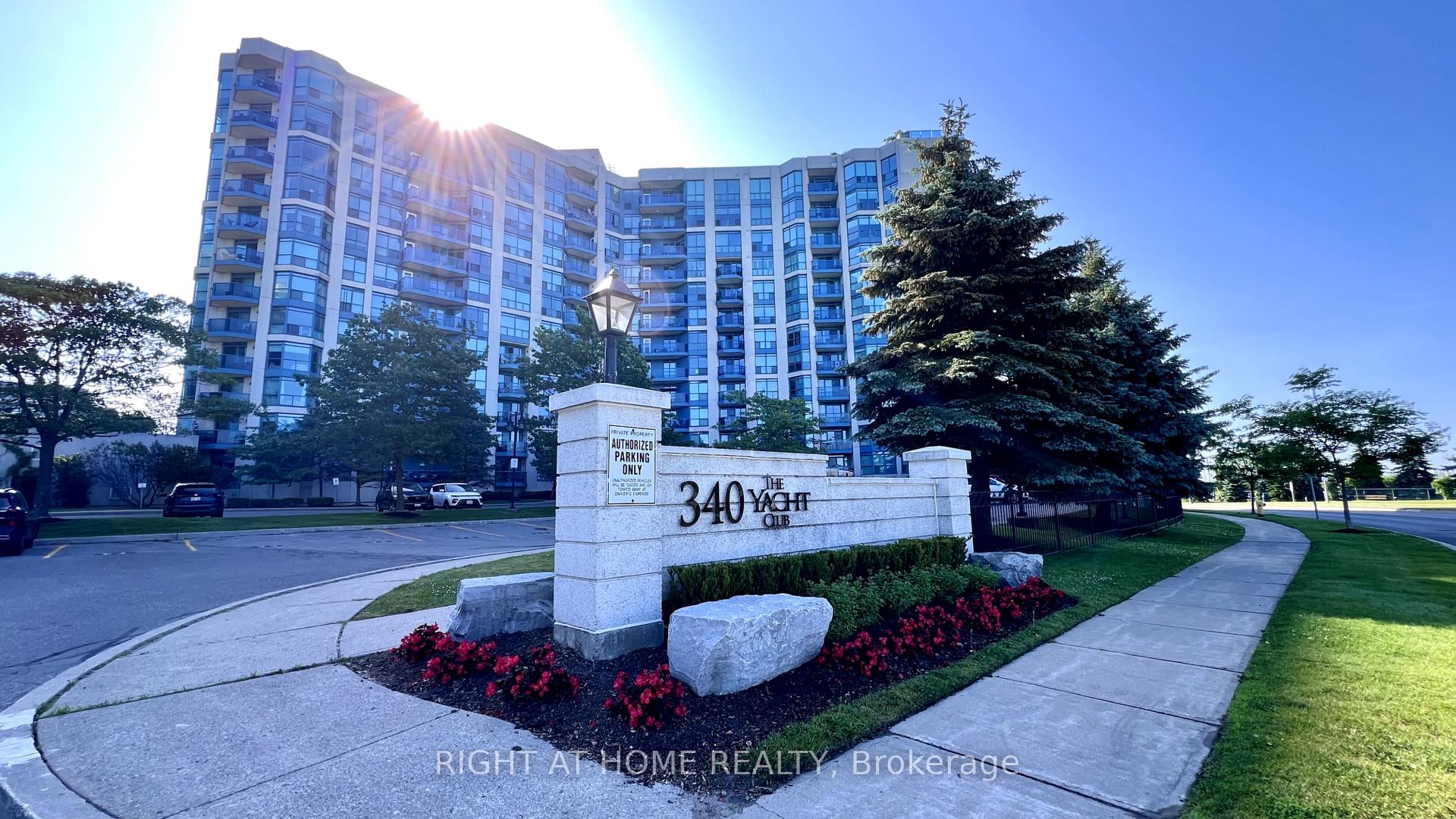 Front of Unit 806, 340 Watson Street W