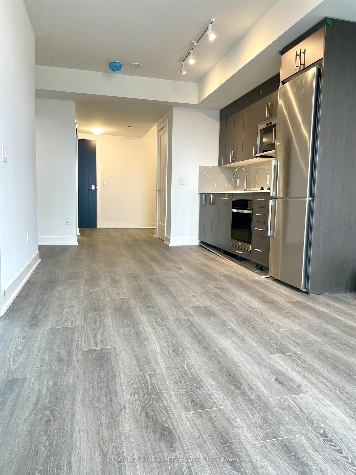 Front of Unit 1011, 2545 Simcoe Street N