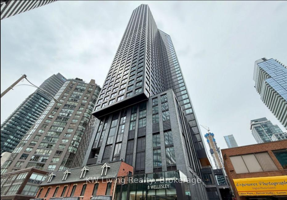 Front of Unit 4912, 8 Wellesley Street W