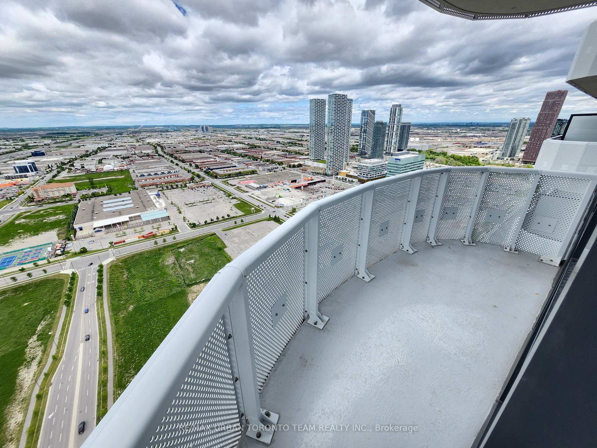 Photo 3 of Unit 4509, 225 Commerce Street, Vaughan, Vaughan Corporate Centre — HOMEH