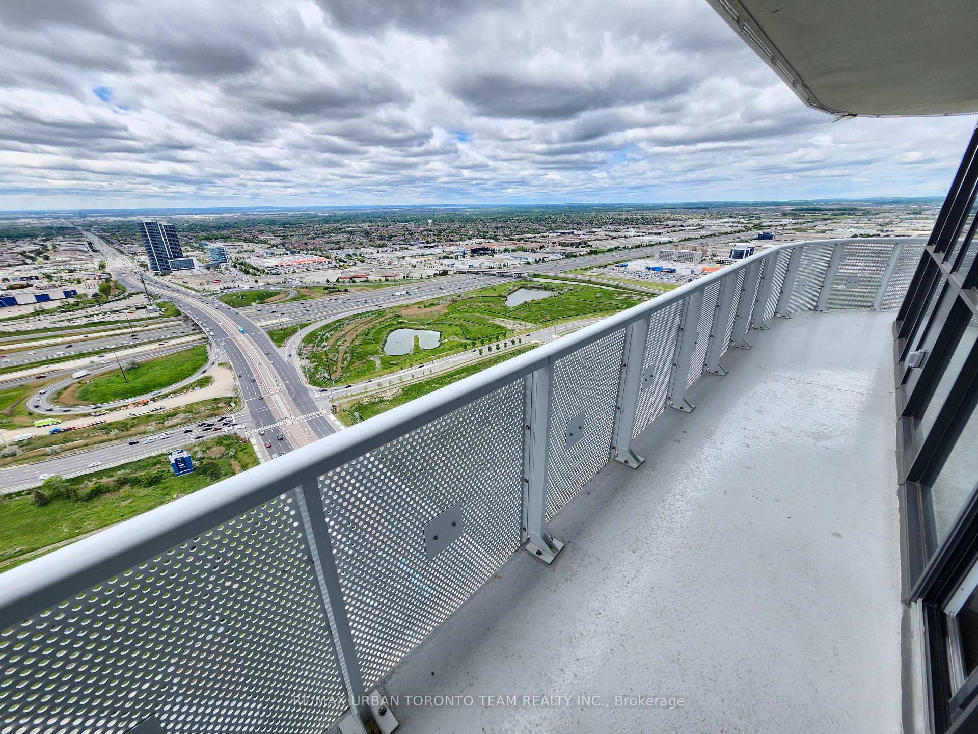 Photo 9 of Unit 4509, 225 Commerce Street, Vaughan, Vaughan Corporate Centre — HOMEH
