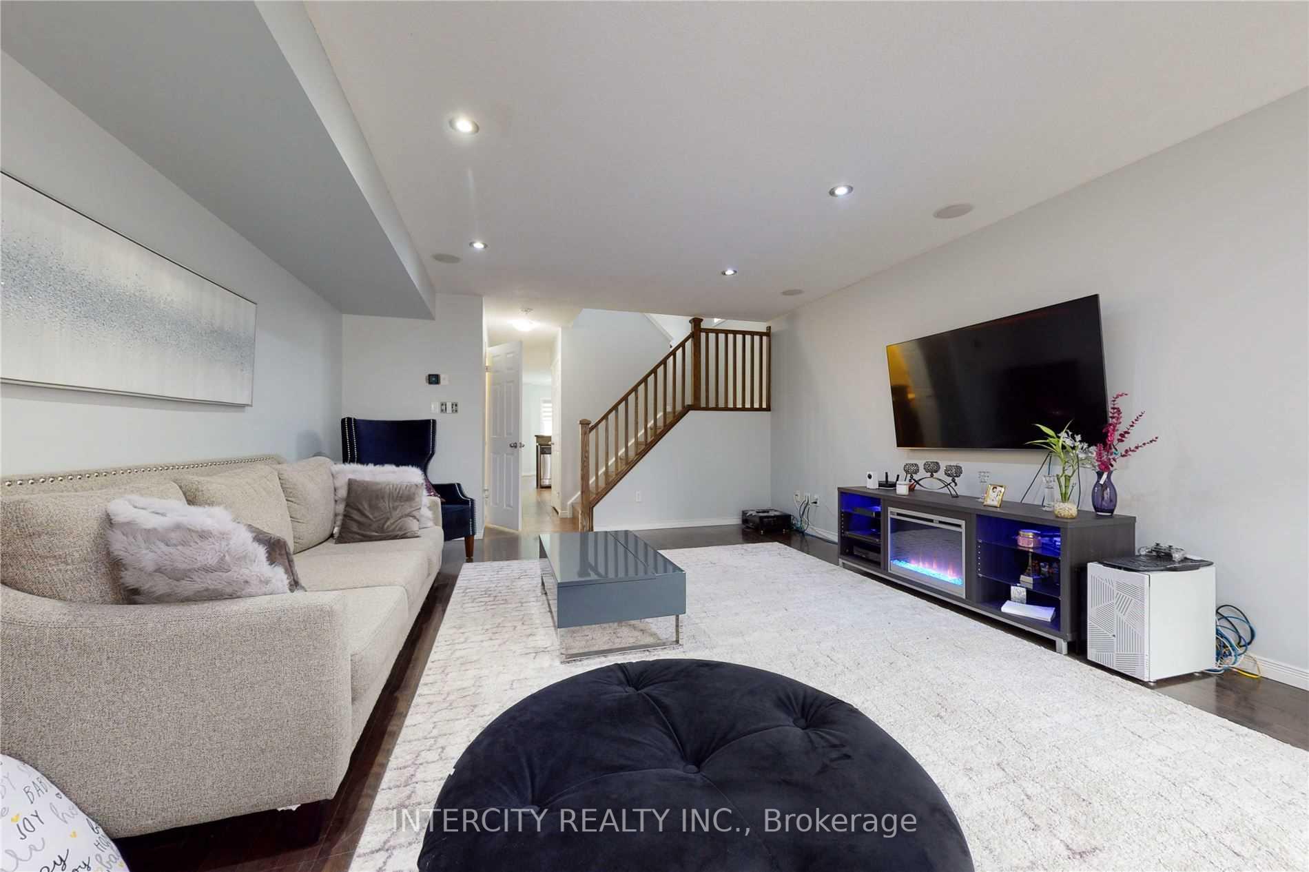 Photo 6 of Unit 1A, 50 Howe Drive, Kitchener, Laurentian Hills — HOMEH
