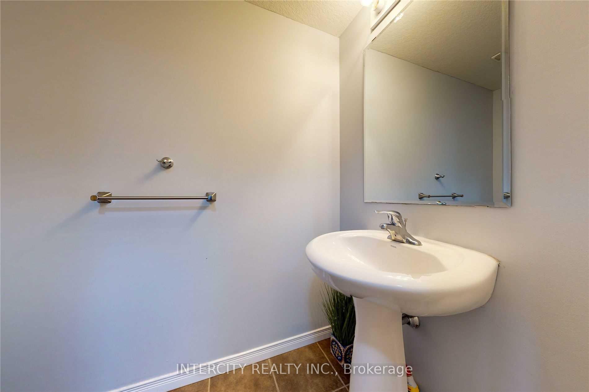 Photo 9 of Unit 1A, 50 Howe Drive, Kitchener, Laurentian Hills — HOMEH