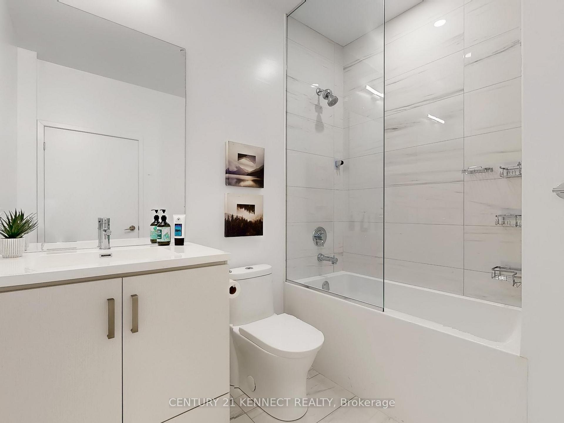 Photo 6 of Unit 215, 10 Honeycrisp Crescent, Vaughan, Vaughan Corporate Centre — HOMEH