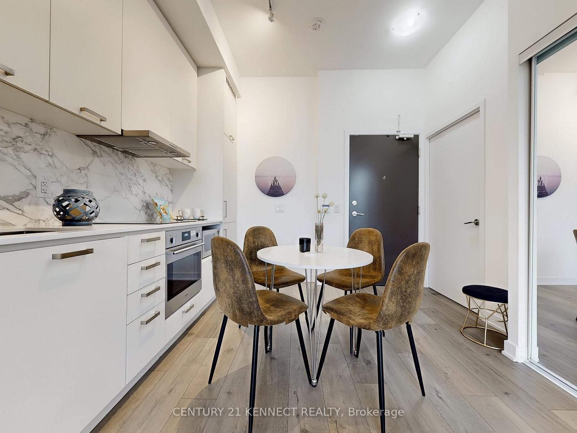 Photo 9 of Unit 215, 10 Honeycrisp Crescent, Vaughan, Vaughan Corporate Centre — HOMEH