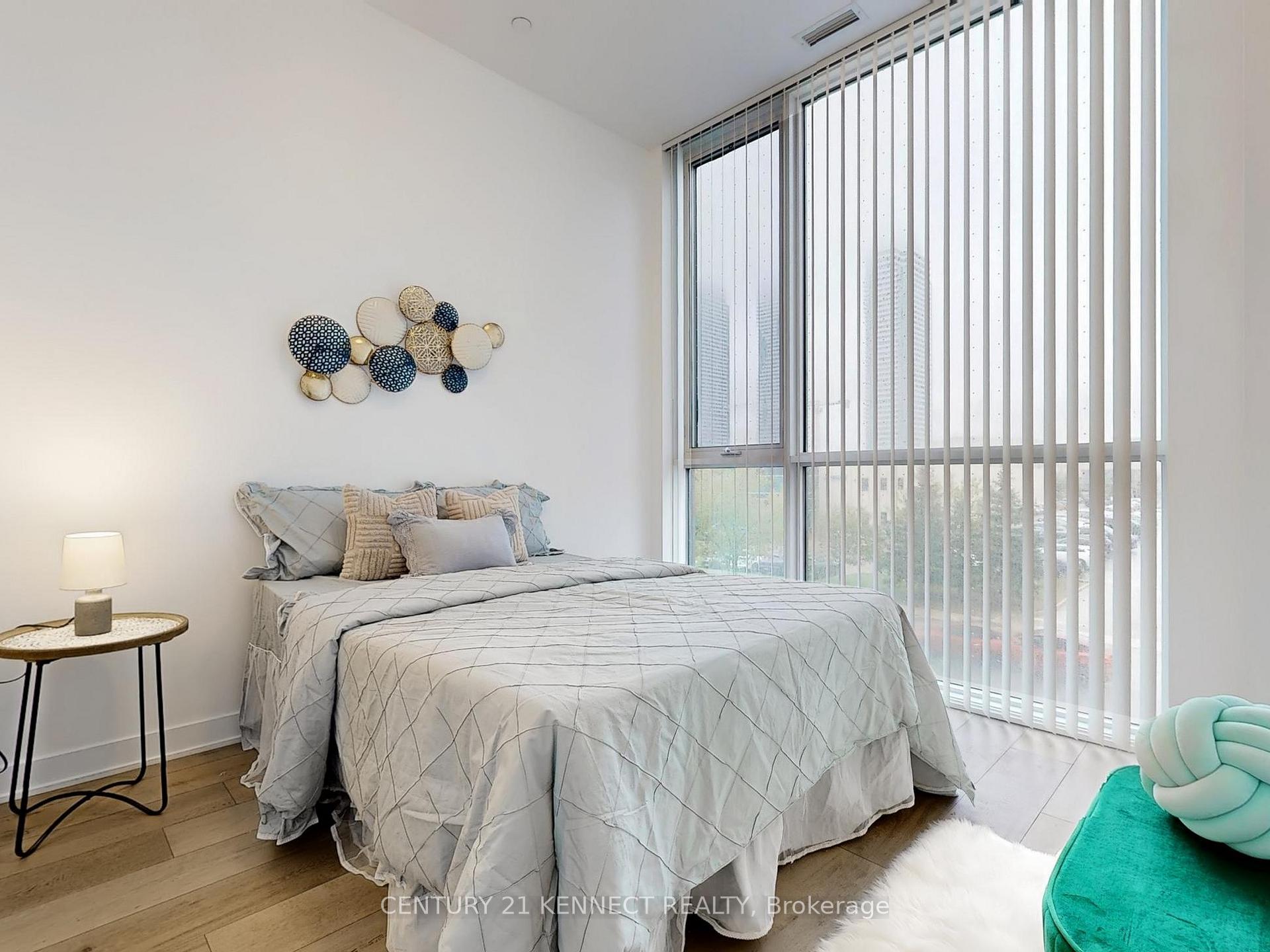 Photo 13 of Unit 215, 10 Honeycrisp Crescent, Vaughan, Vaughan Corporate Centre — HOMEH