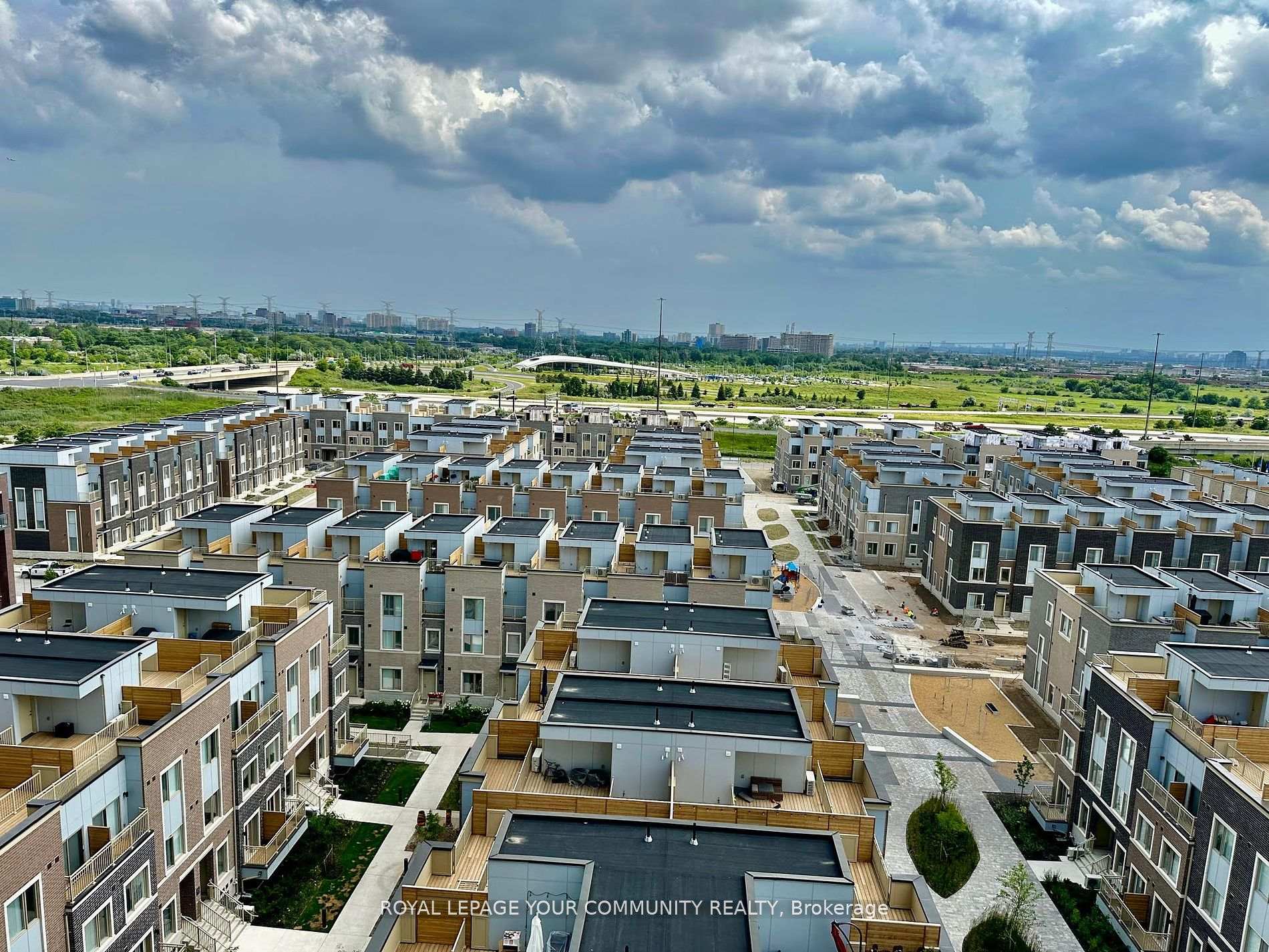 Photo 1 of Unit 1006, 38 Honeycrisp Crescent, Vaughan, Vaughan Corporate Centre — HOMEH