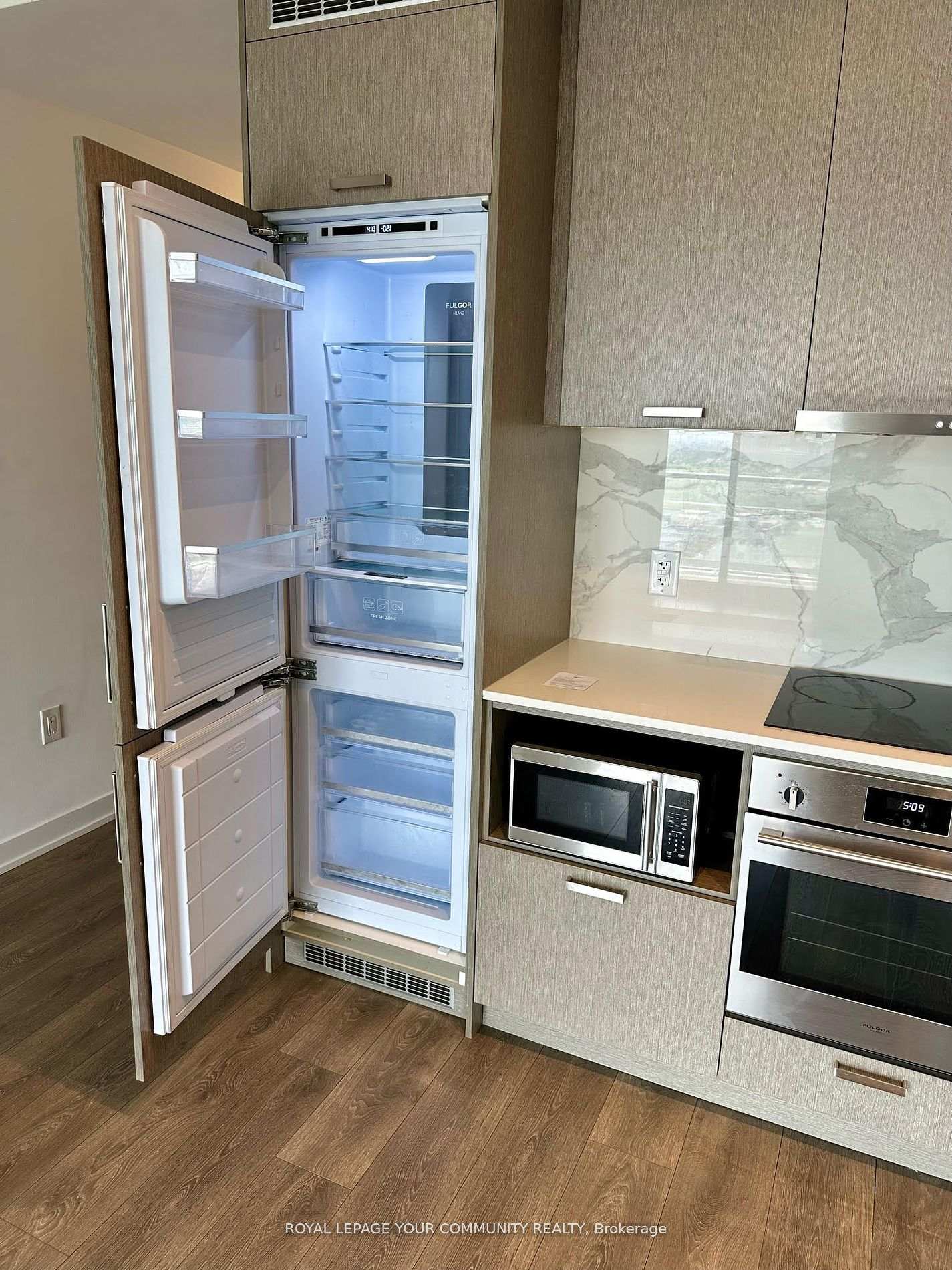 Photo 7 of Unit 1006, 38 Honeycrisp Crescent, Vaughan, Vaughan Corporate Centre — HOMEH