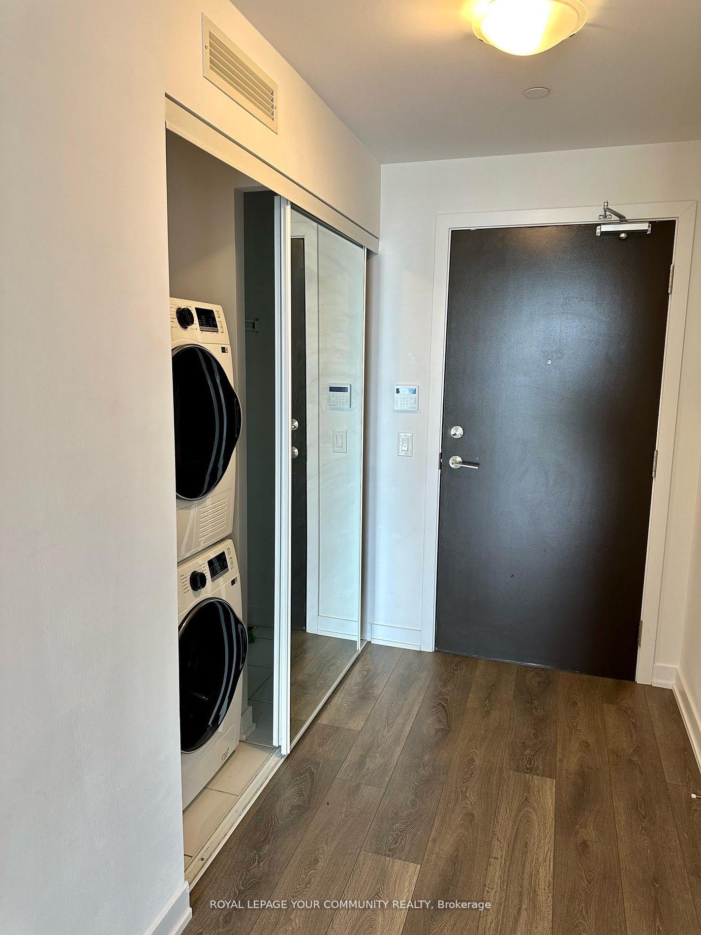 Photo 10 of Unit 1006, 38 Honeycrisp Crescent, Vaughan, Vaughan Corporate Centre — HOMEH