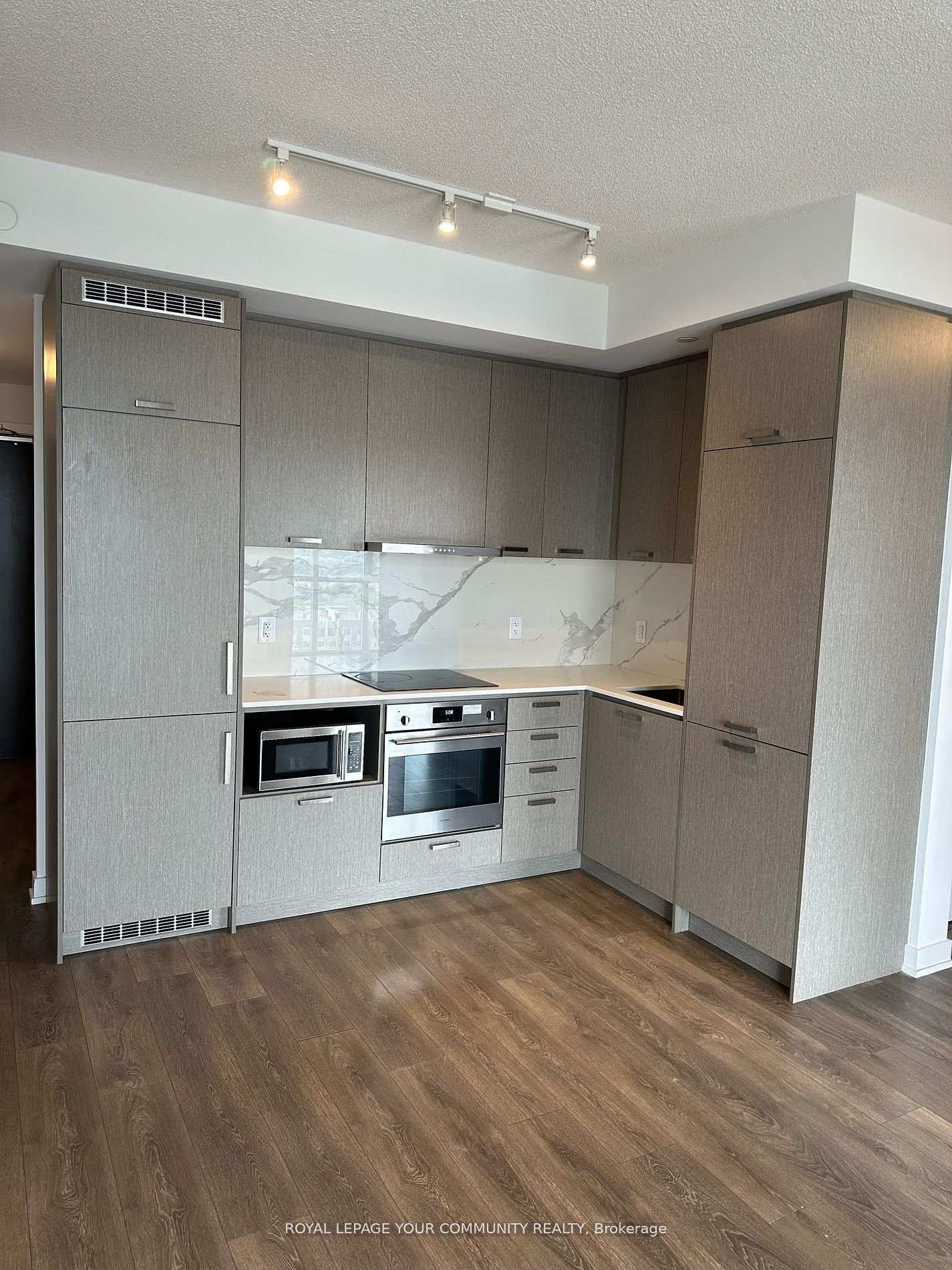 Photo 15 of Unit 1006, 38 Honeycrisp Crescent, Vaughan, Vaughan Corporate Centre — HOMEH