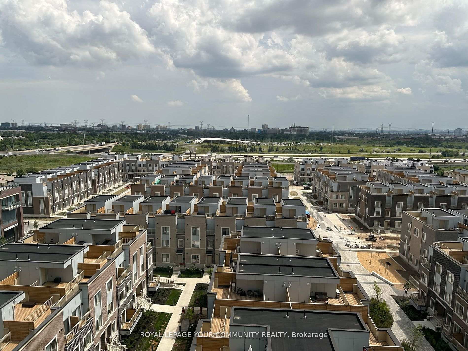 Photo 21 of Unit 1006, 38 Honeycrisp Crescent, Vaughan, Vaughan Corporate Centre — HOMEH