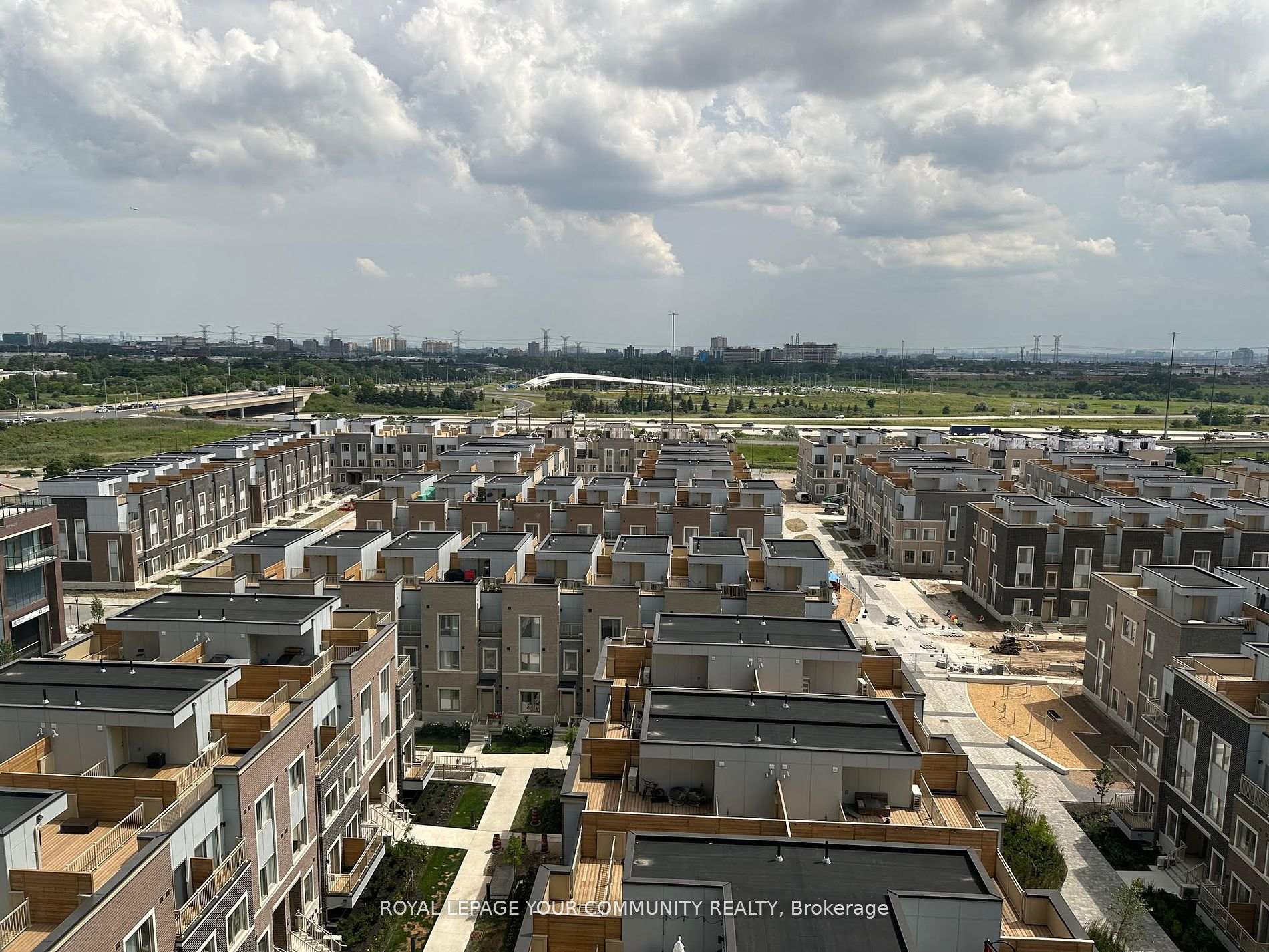 Photo 25 of Unit 1006, 38 Honeycrisp Crescent, Vaughan, Vaughan Corporate Centre — HOMEH