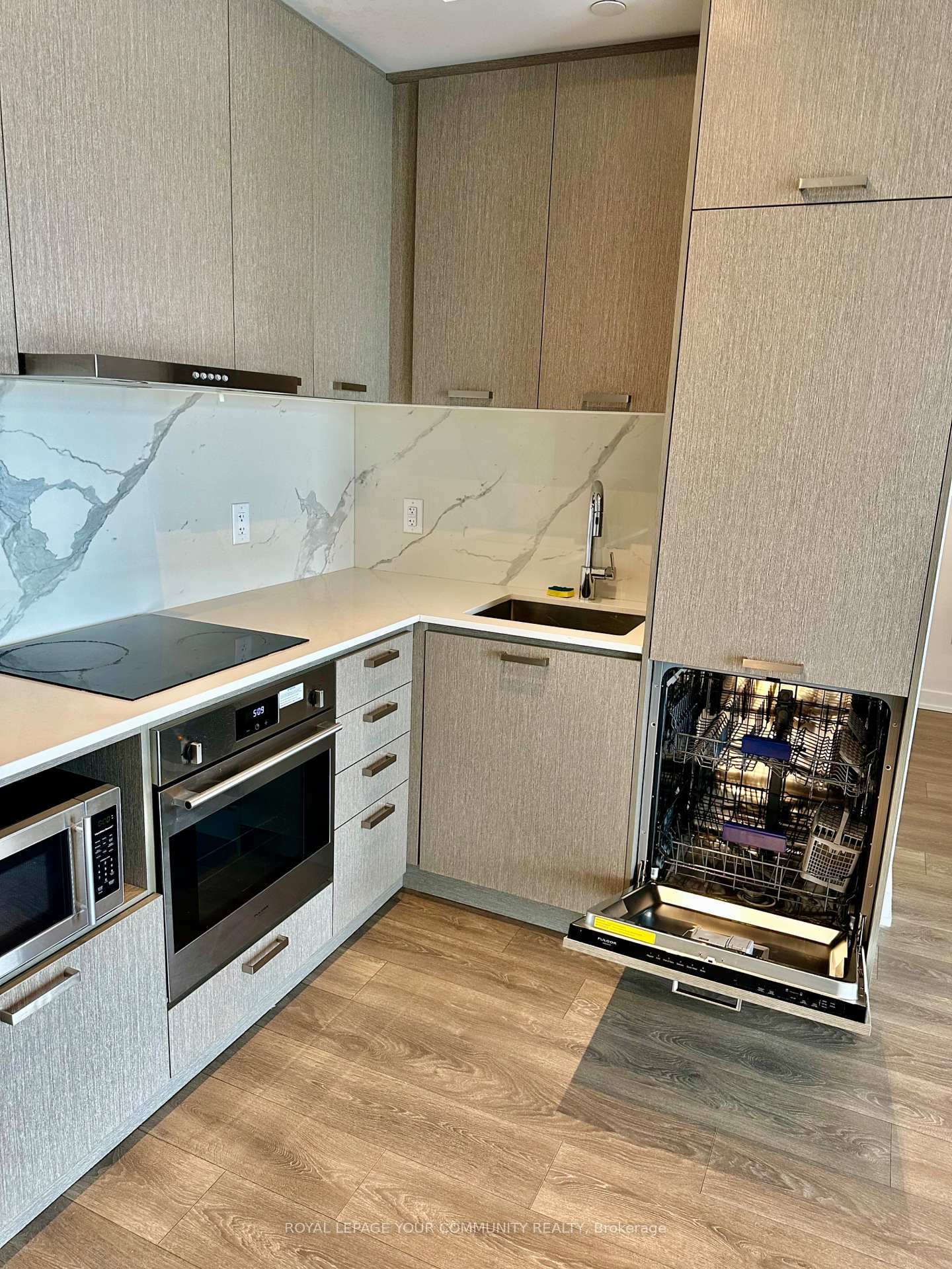 Photo 49 of Unit 1006, 38 Honeycrisp Crescent, Vaughan, Vaughan Corporate Centre — HOMEH
