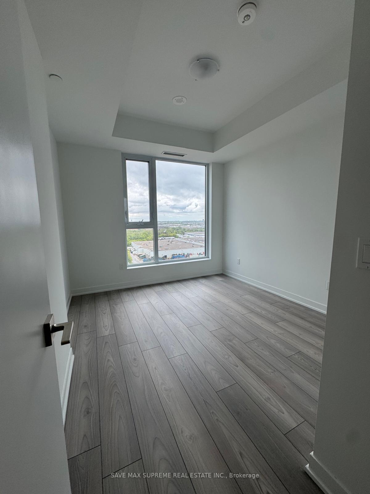 Photo 4 of Unit 1407, 474 Caldari Road E, Vaughan, Concord — HOMEH