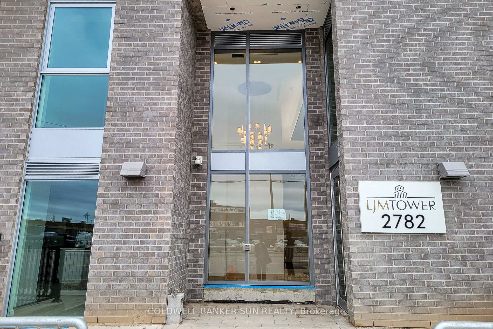 Photo 10 of Unit 104, 2782 Barton Street E, Hamilton, Riverdale — HOMEH