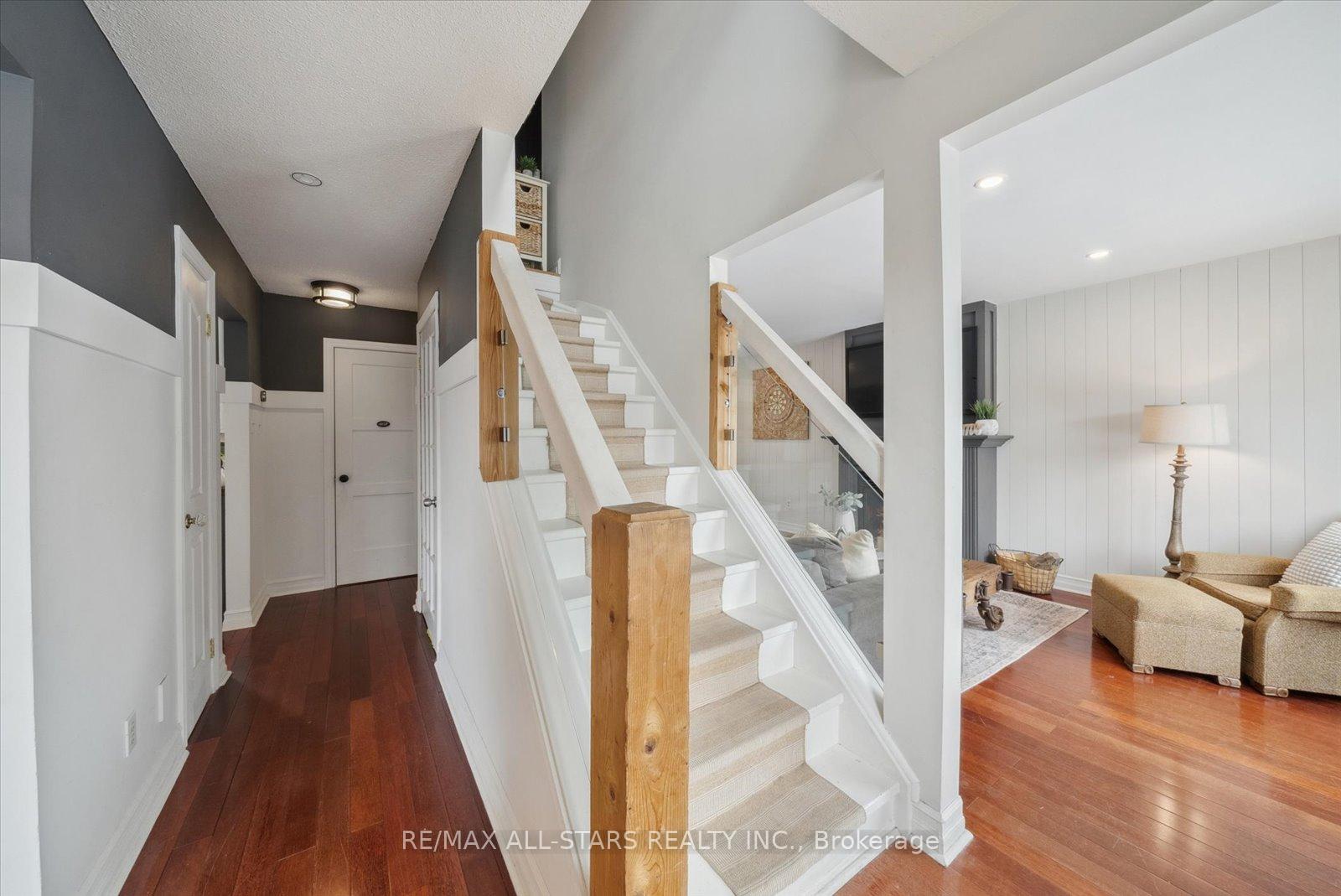 Photo 3 of 33 Pepler Place, Barrie, Sunnidale — HOMEH