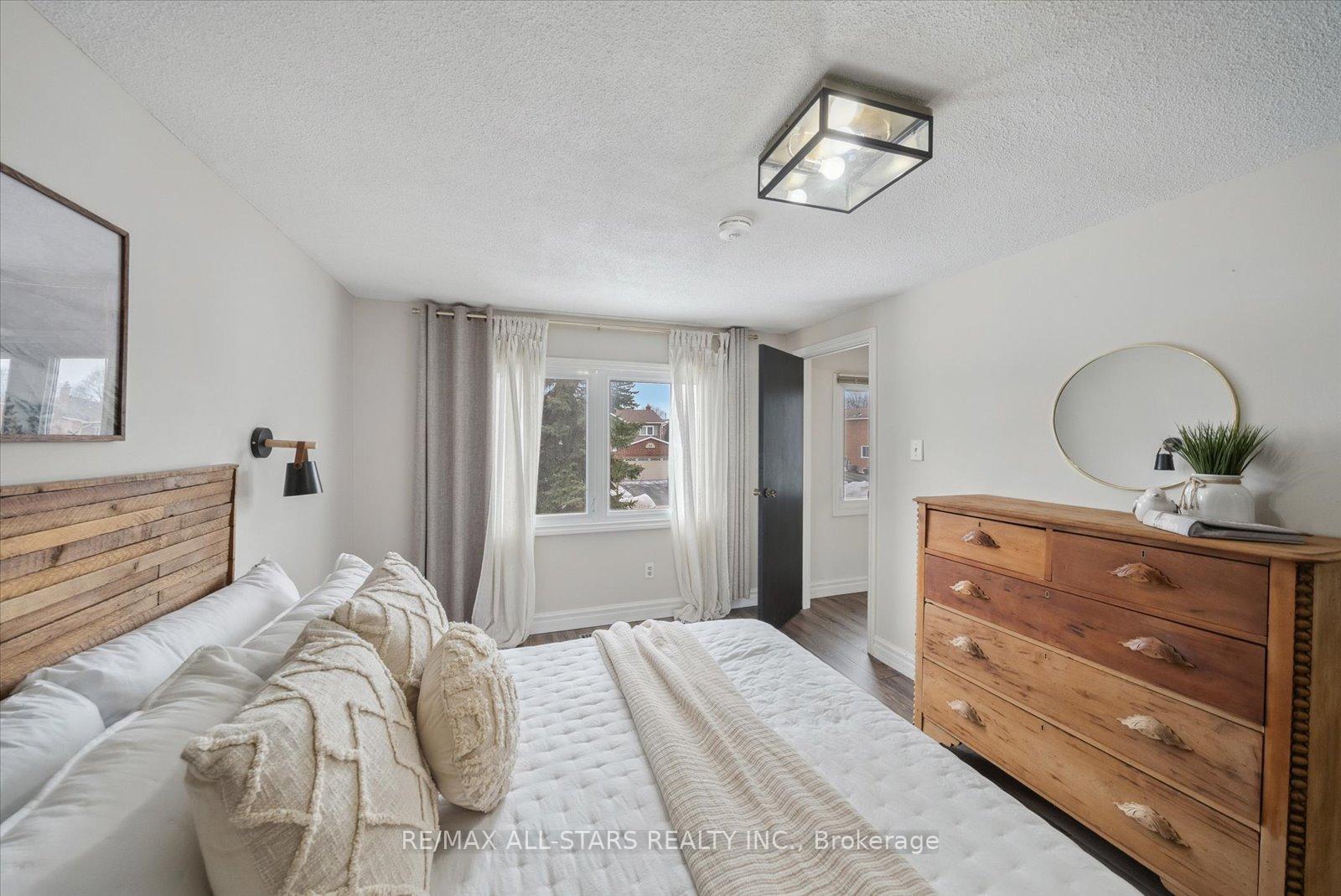 Photo 15 of 33 Pepler Place, Barrie, Sunnidale — HOMEH
