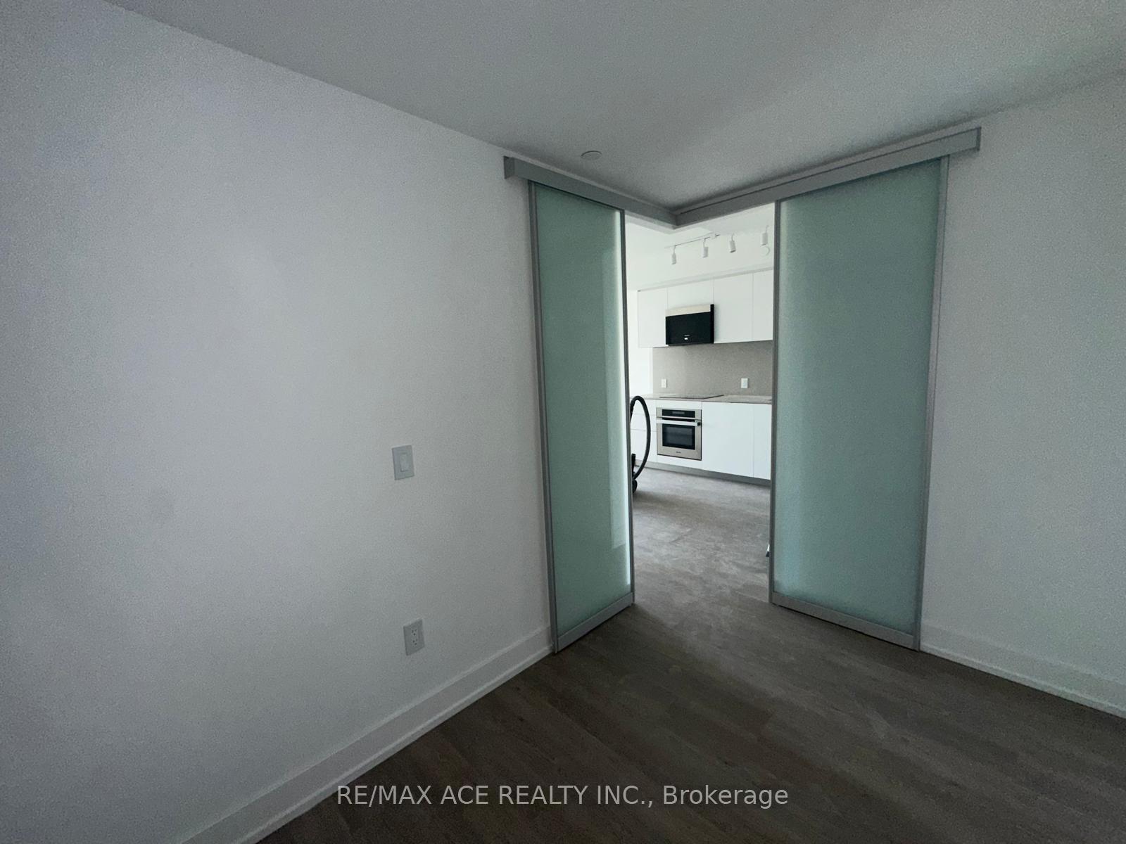 Photo 5 of Unit 916, 8 Cedarland Drive, Markham, Unionville — HOMEH